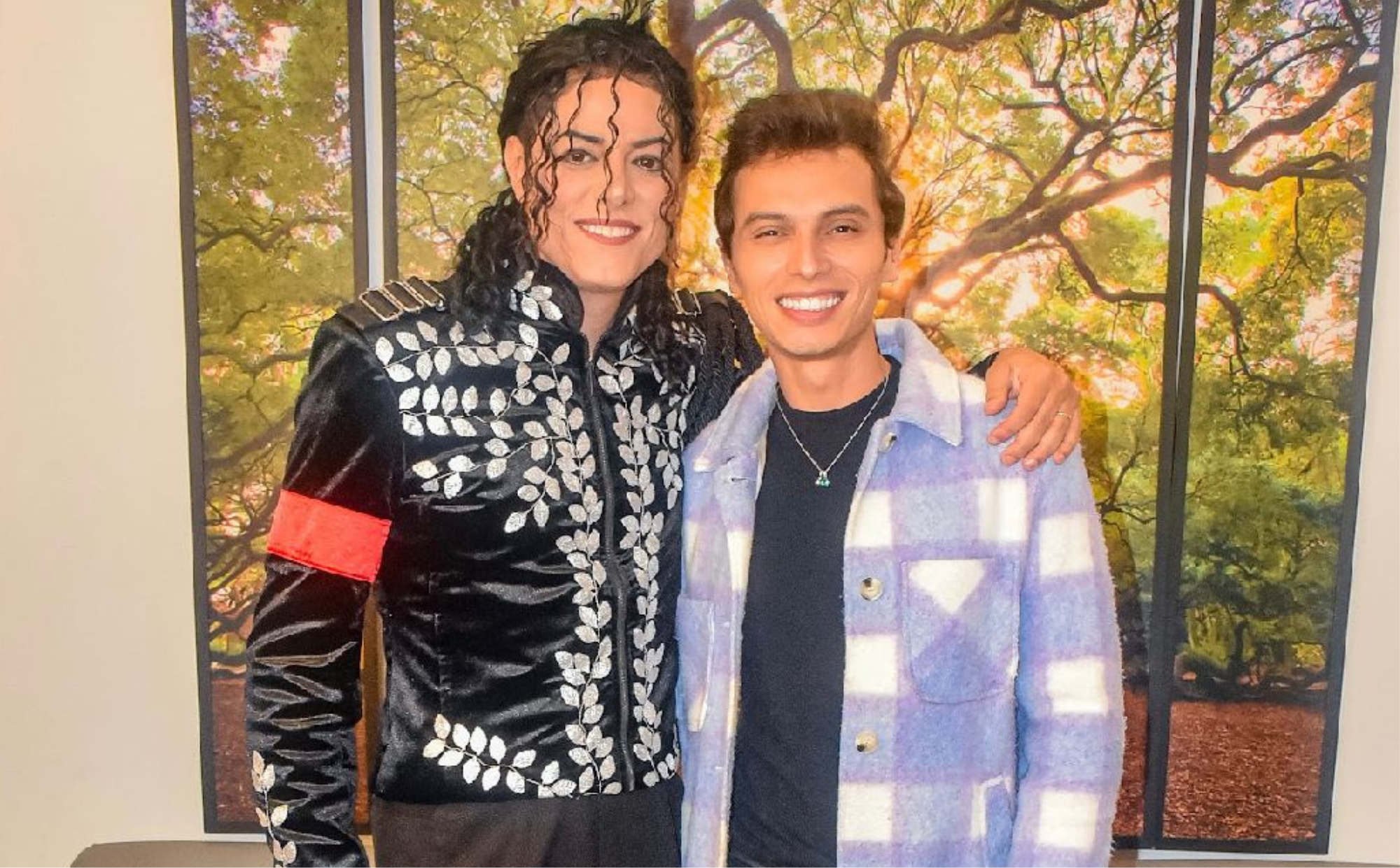 Gabriel Torres prestigia o cantor Rodrigo Teaser, cover do Michael Jackson