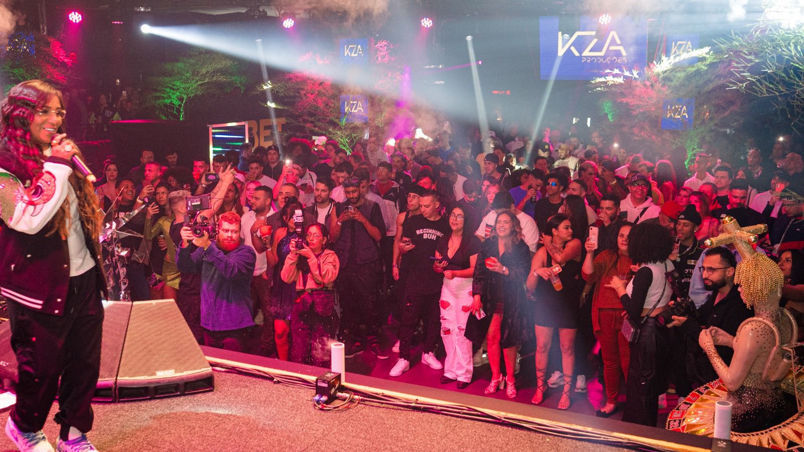 KZA Produções, reúne Simone Susinna, Mc Don Juan, Mc Danny, Bárbara Labres, Jottape, Bibi Babydoll, Mc Marcelly, Mc Mari, Sebah Vieira em grande festa na Villa JK