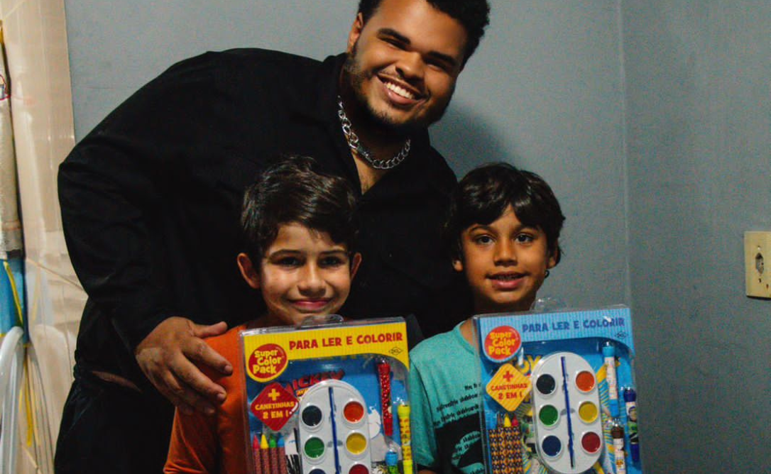 Influenciador Chris Malaquias promove ação beneficente para mais de 100 crianças