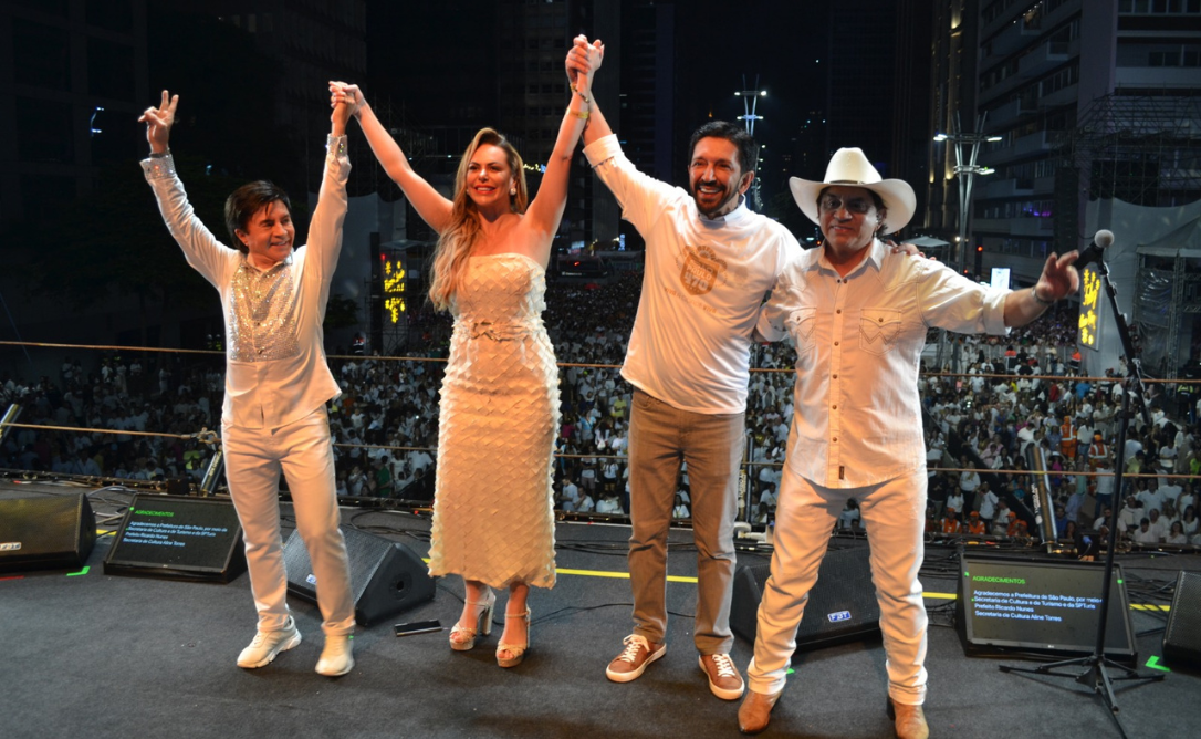 Prefeito Ricardo Nunes e a Primeira-Dama Regina Nunes celebram Réveillon na Paulista ao lado de Chitãozinho e Xororó