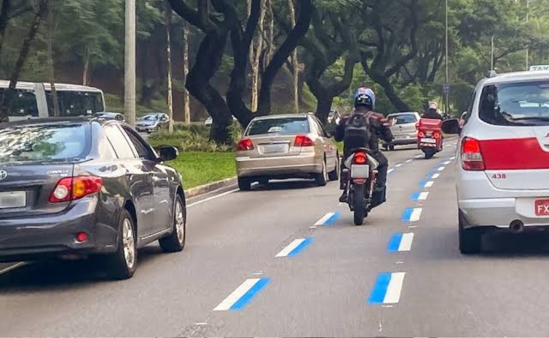 Prefeitura da Cidade de São Paulo vai entregar mais 45,7 km de “Faixa Azul” em oito vias até julho