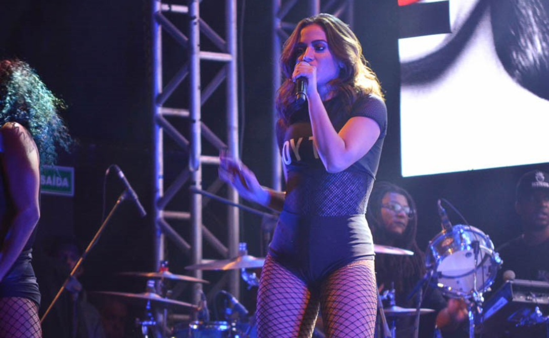 Anitta compara show em Chicago ao Centro de Tradições Nordestinas