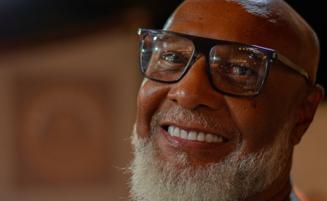 Mauro Diniz comemora seus 72 anos no “Pagode do Mauro Diniz”, com muito samba de primeira no “Bar Samba” em São Paulo