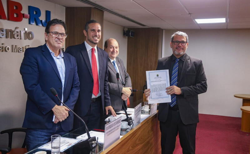 Fernando Tinoco toma posse na OAB-RJ para debater os direitos dos clubes de todo o estado do Rio de Janeiro