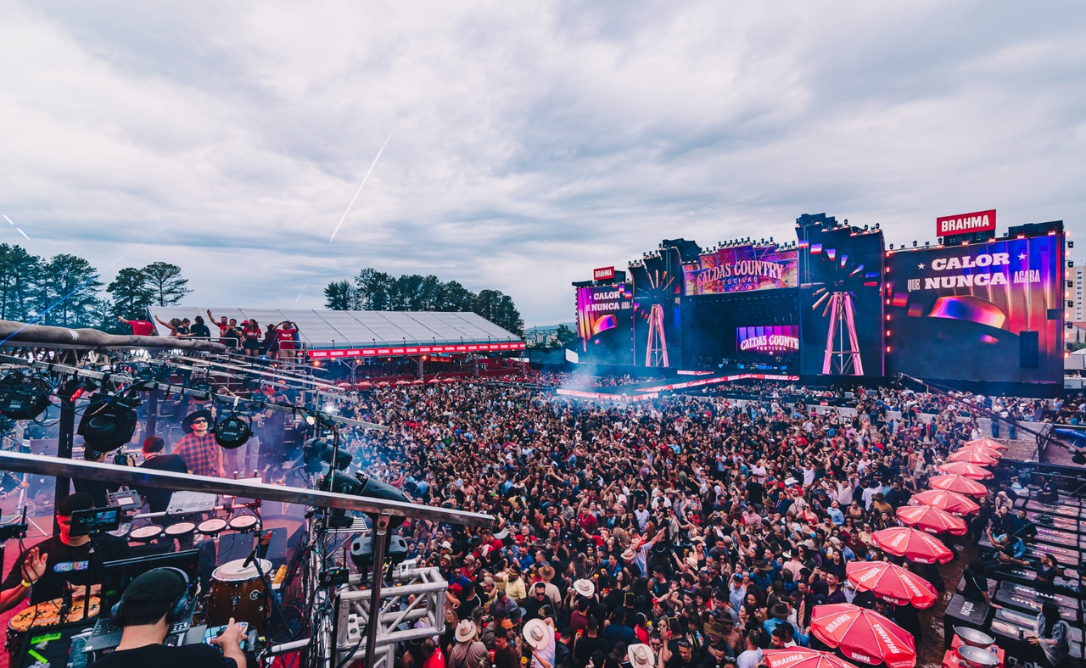 Primeiro dia do “Caldas Country 2024” é marcado por sucessos, chuva e shows até o amanhecer