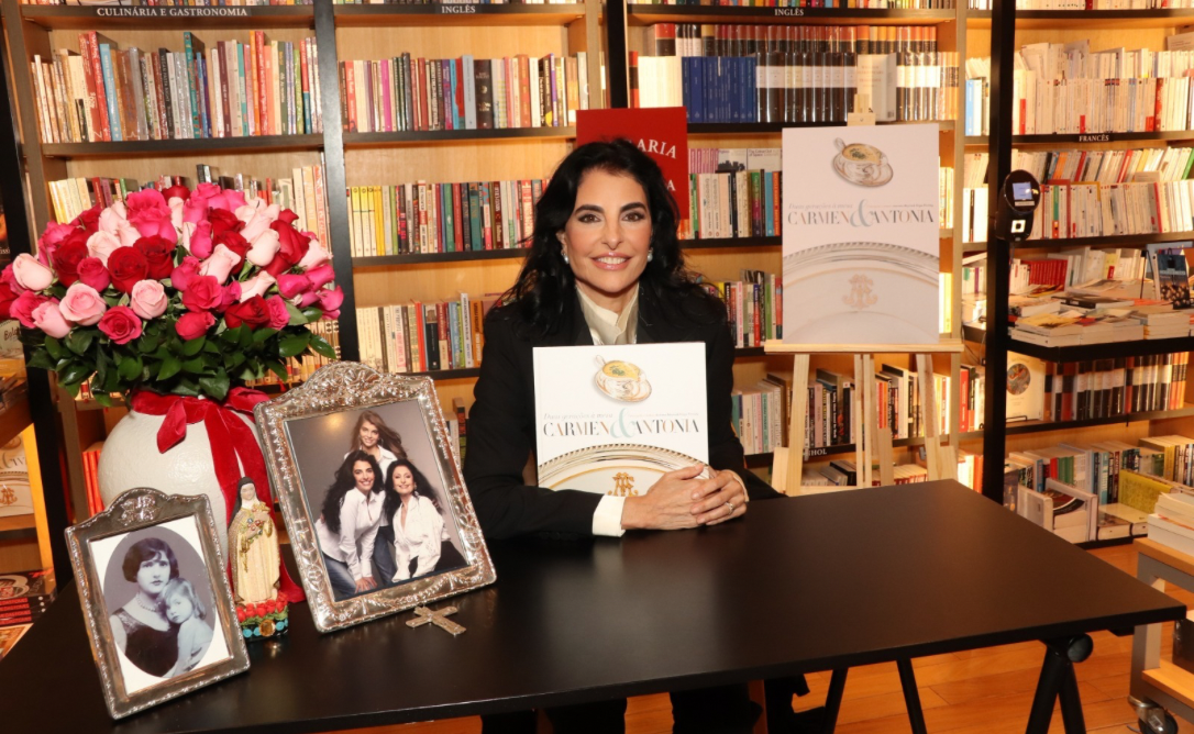 Antonia Frering celebra sucesso com lançamento do livro em São Paulo