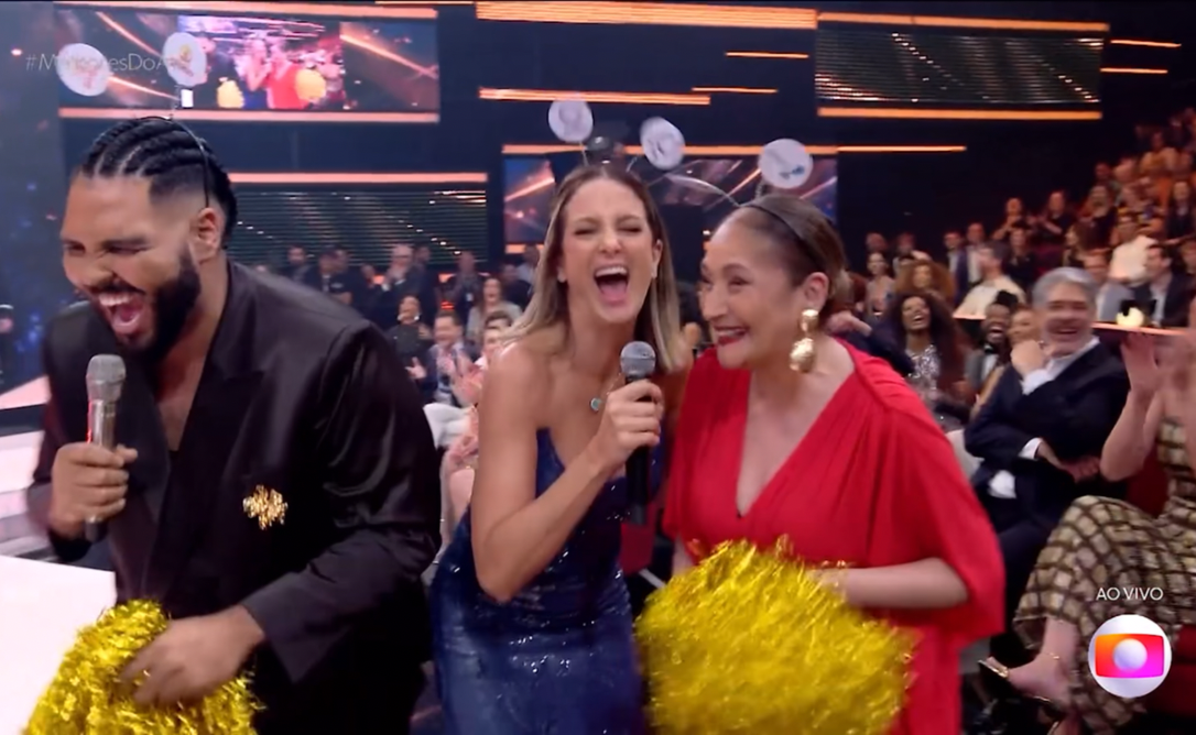 Humorista Paulo Vieira une Record e RedeTV no palco do “Melhores do Ano” da Globo com Ticiane Pinheiro e Sônia Abrão