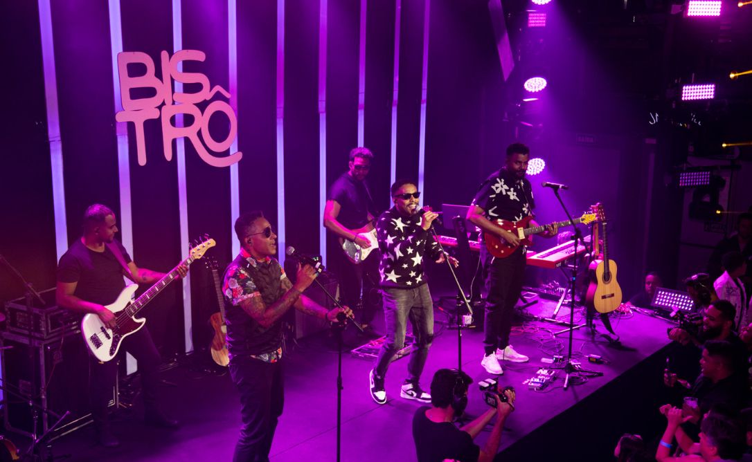 Carnaval chegando! Ouça cinco músicas da Band Bistrô para cair na folia