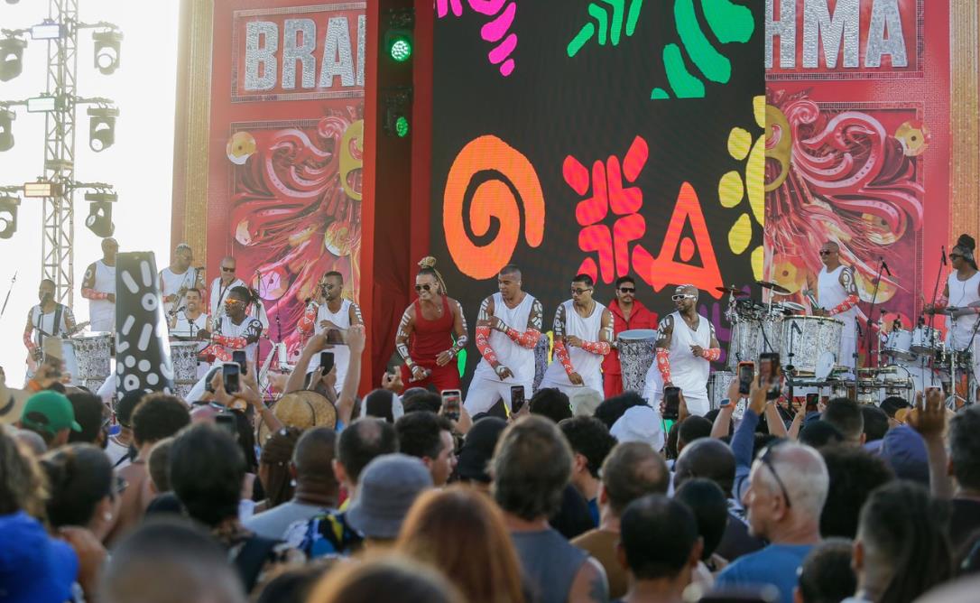 Brahma abre as portas para os carnavais do Brasil com show da Timbalada no Farol da Barra