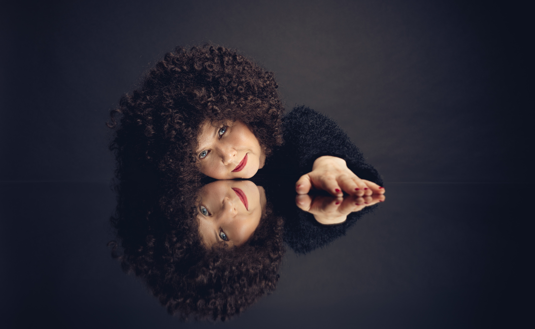 Roberta Campos abre o coração e canta temas íntimos e profundos em “Coisas de Viver”, seu sexto álbum de estúdio, produzido por ela