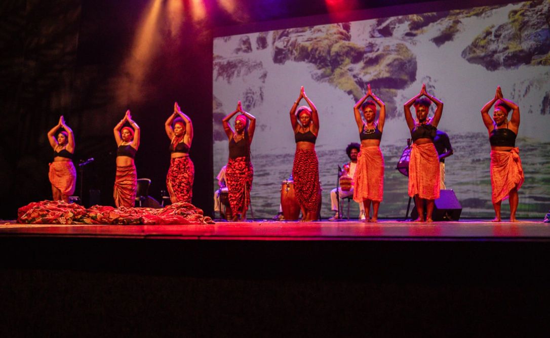 Cia Baobá Minas celebra ancestralidade no I Festejo do Prêmio Zumbi de Cultura no Palácio das Artes