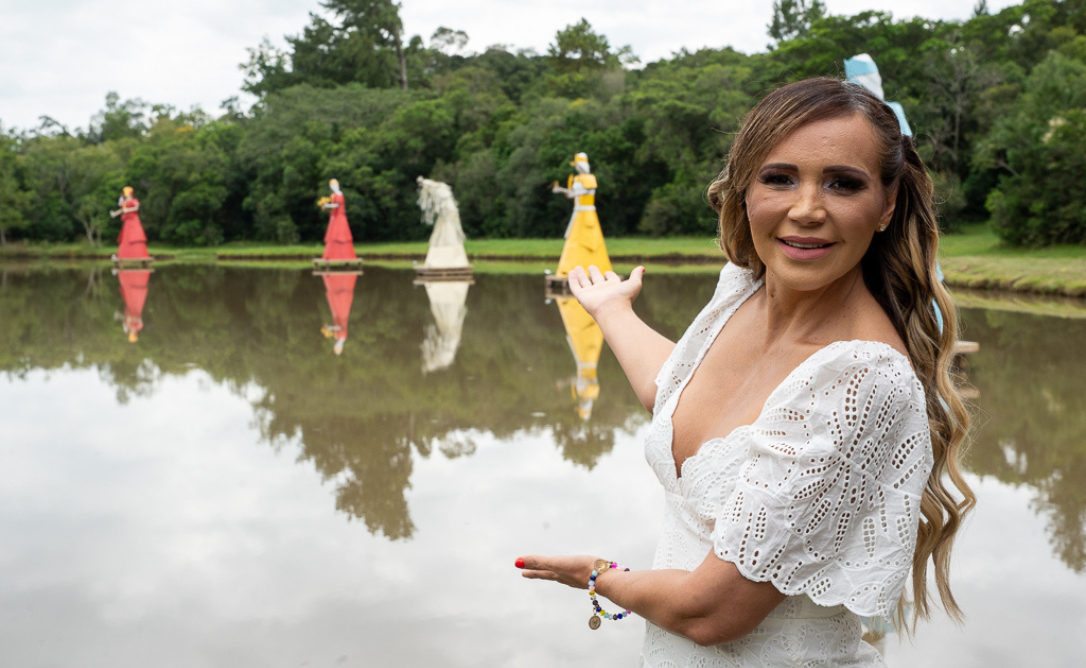 “Vem passar uma tarde maravilhosa”, convida Mãe Michelly da Cigana no “Santuário Nacional de Belzebu”