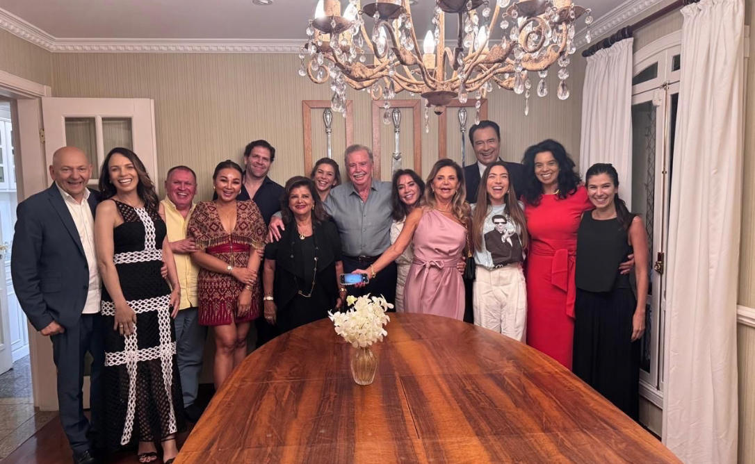 Família Abravanel recebe Sidney Oliveira e grandes empresários em noite de celebração