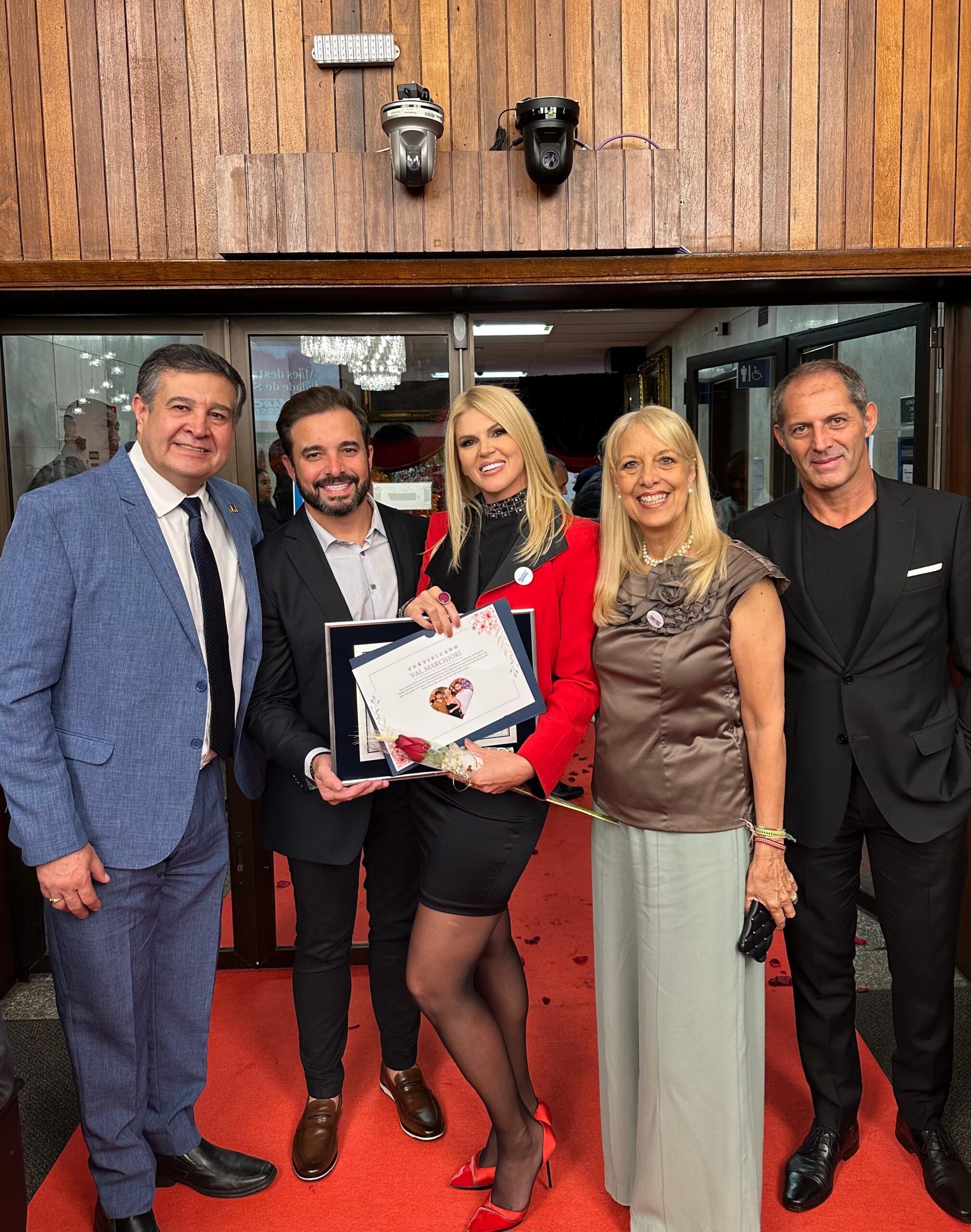 4efc424b-7209-4afd-acd3-5e5cc34a5252-scaled Val Marchiori é homenageada no evento “Mães Destaques” na Câmara Municipal da Cidade de São Paulo