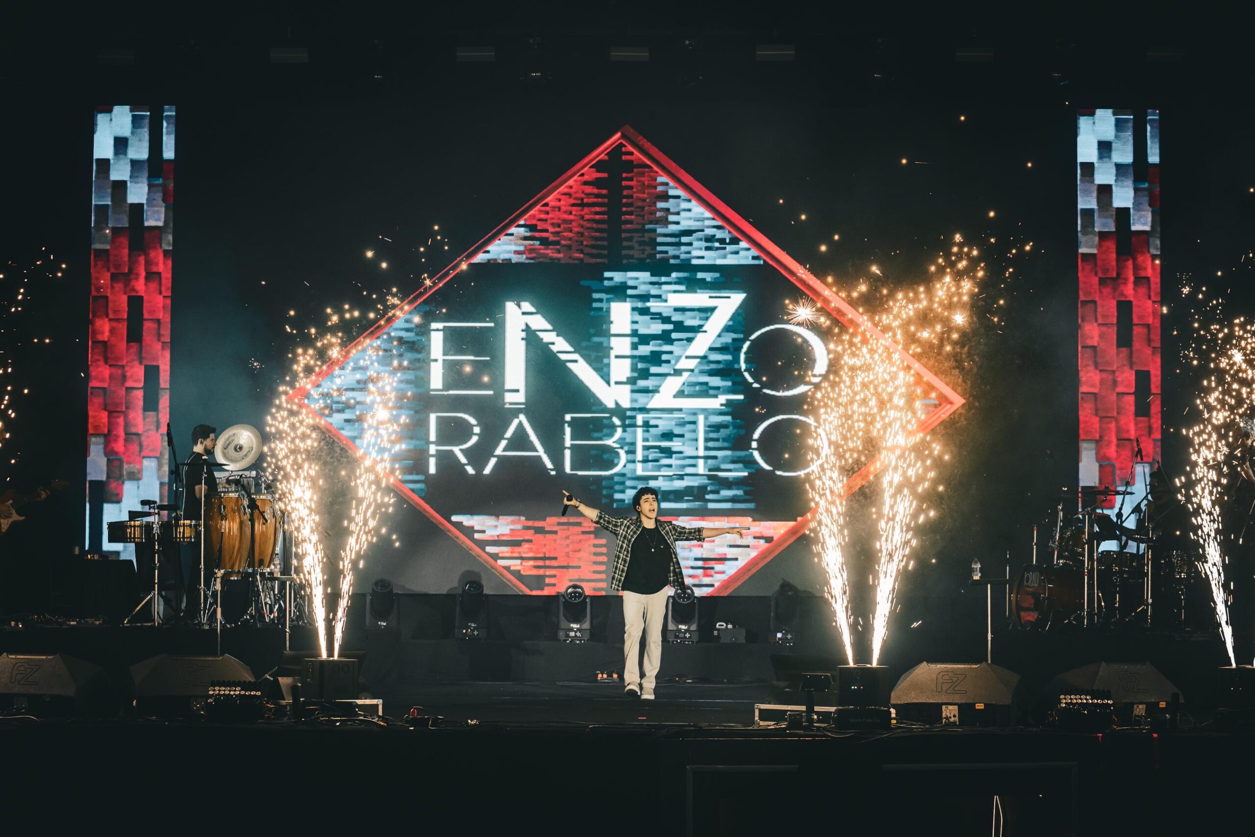 2886731a-9f48-458a-bfa3-9e652af1ee7d-scaled Enzo Rabelo inicia sua primeira turnê de São João e encanta público