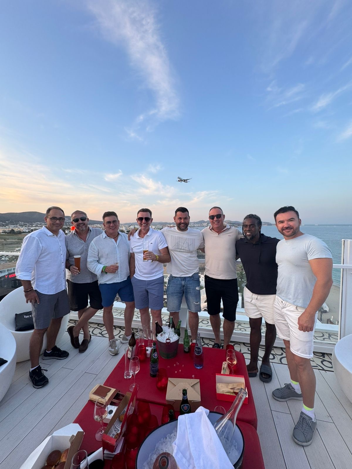 46990865-fb85-4cff-980c-0165bab85015 Psicóloga Renata Camargo curte viagem exclusiva a Ibiza ao lado do marido e amigos em show de Calvin Harris