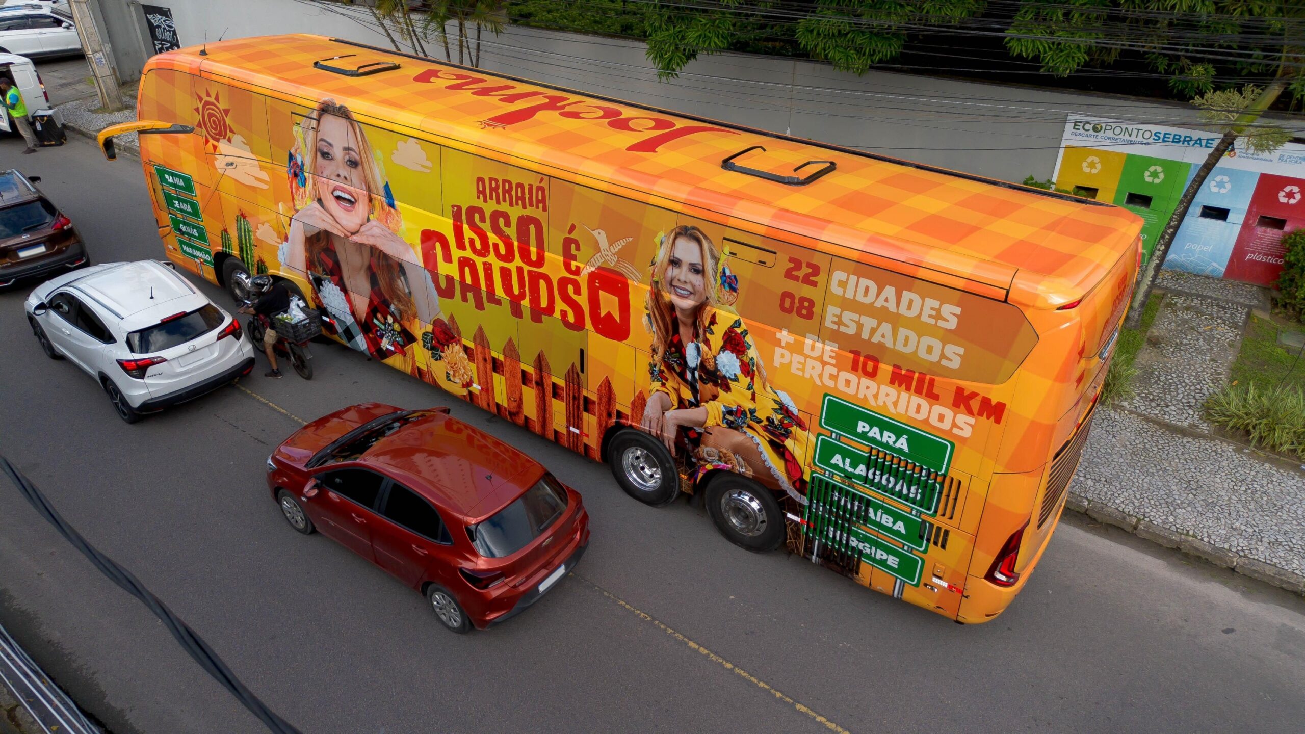 WhatsApp-Image-2025-026-18-at-14.29.41-scaled Joelma apresenta ônibus da turnê "Arraiá Isso é Calypso"