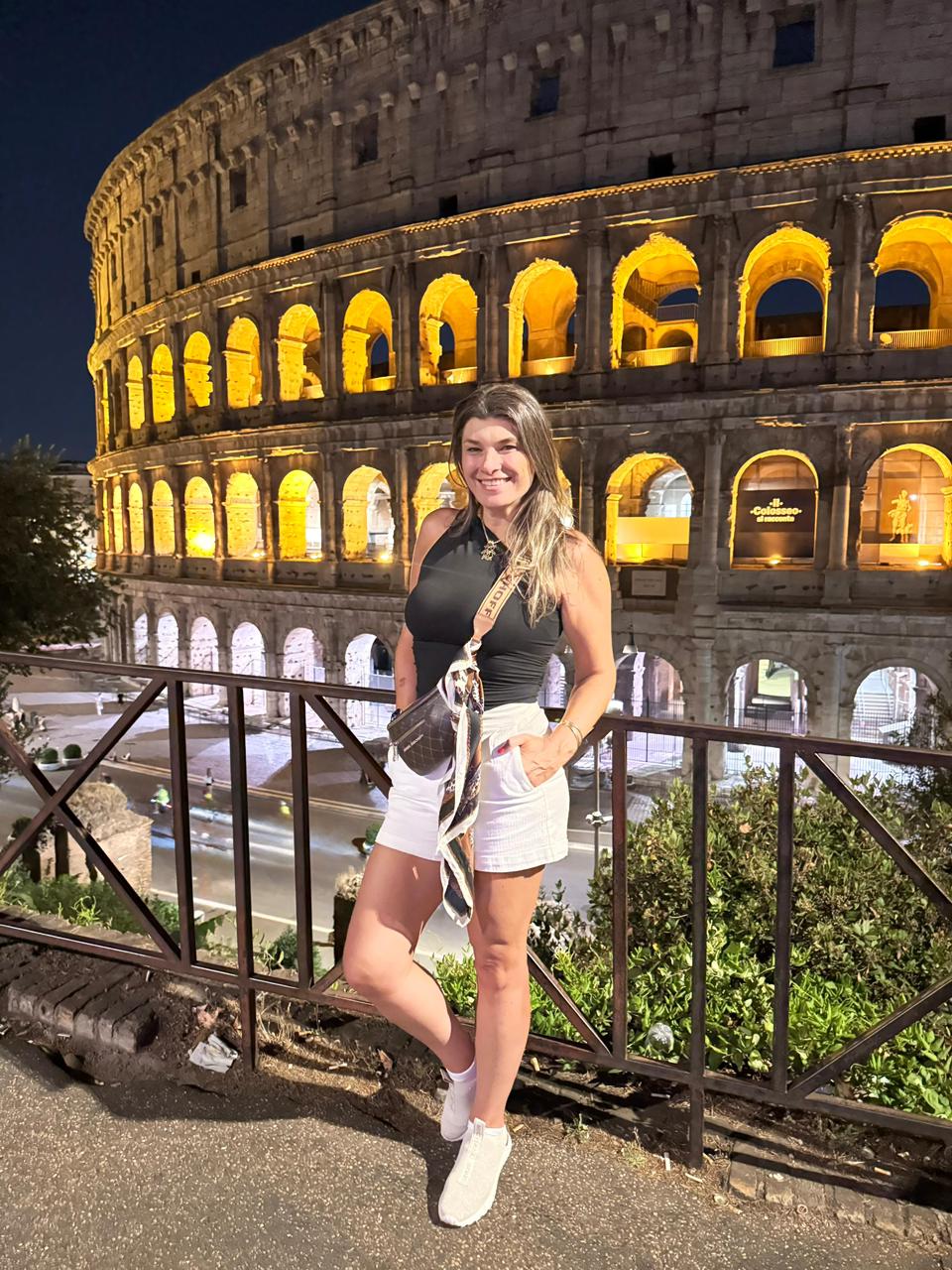 daebcc0b-3dc2-4938-8778-02e15dd60a11 Psicóloga Renata Camargo encerra viagem inesquecível pela Itália ao lado do marido