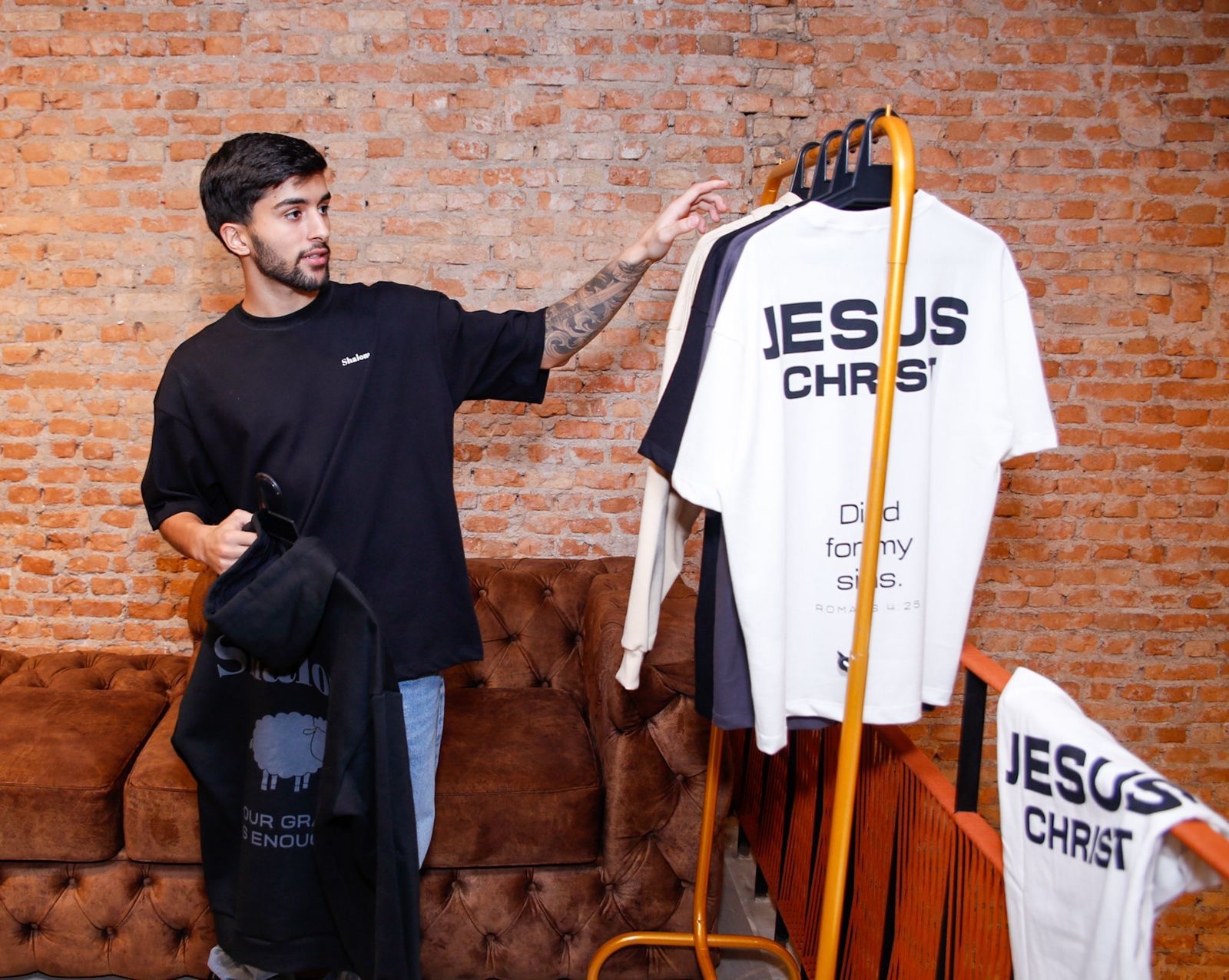 f40ad630-6ef2-47bd-948a-dde1b0610917 Giovanni Vieira Palmuti apresenta a coleção “Mission” da Shalom Store