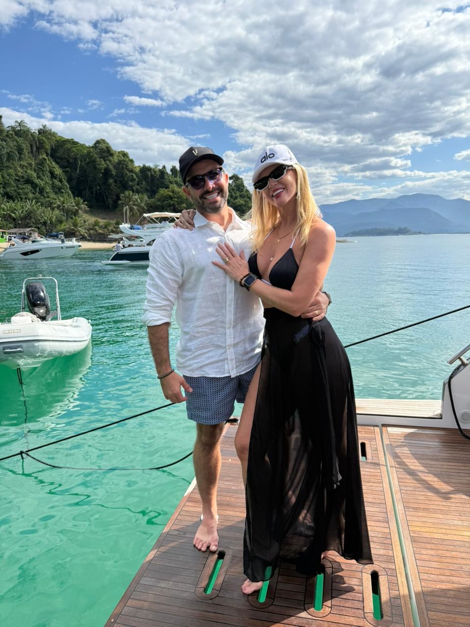 fcc2f0d7-8754-42e1-9f7a-3dba30bef0ad “Angra dos Reis é o meu pedaço de paz no mundo”, diz Val Marchiori em férias no litoral fluminense