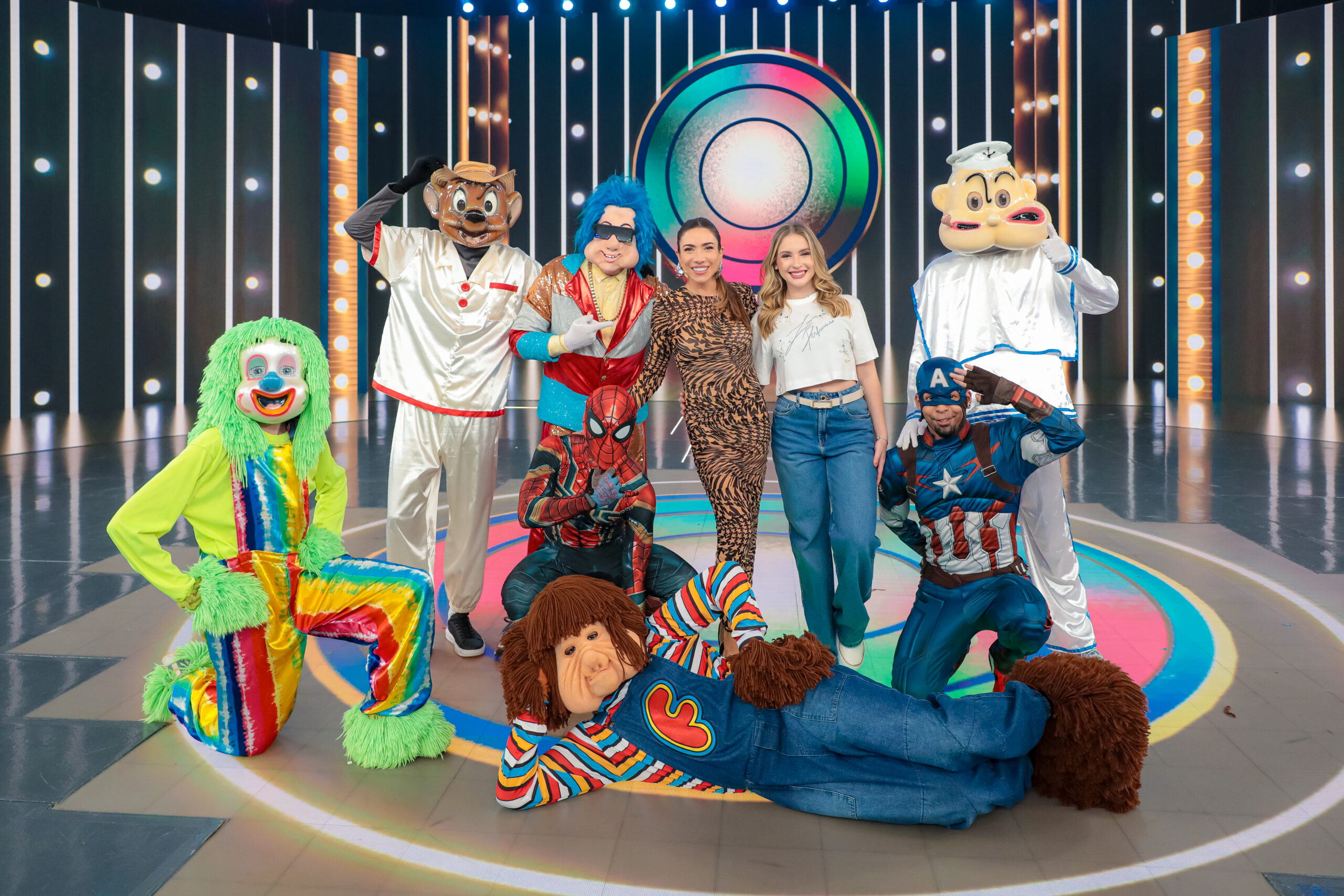 100625_Programa-Silvio-Santos-com-Patricia-Abravanel_PGM-890_Fotos_Gabriel_Cardoso_SBT-0857-scaled Marcelo Serrado e Ricardo Tozzi mostram carisma, relembram momentos marcantes da carreira e revelam um lado surpreendente no “Programa Silvio Santos” deste domingo (6)