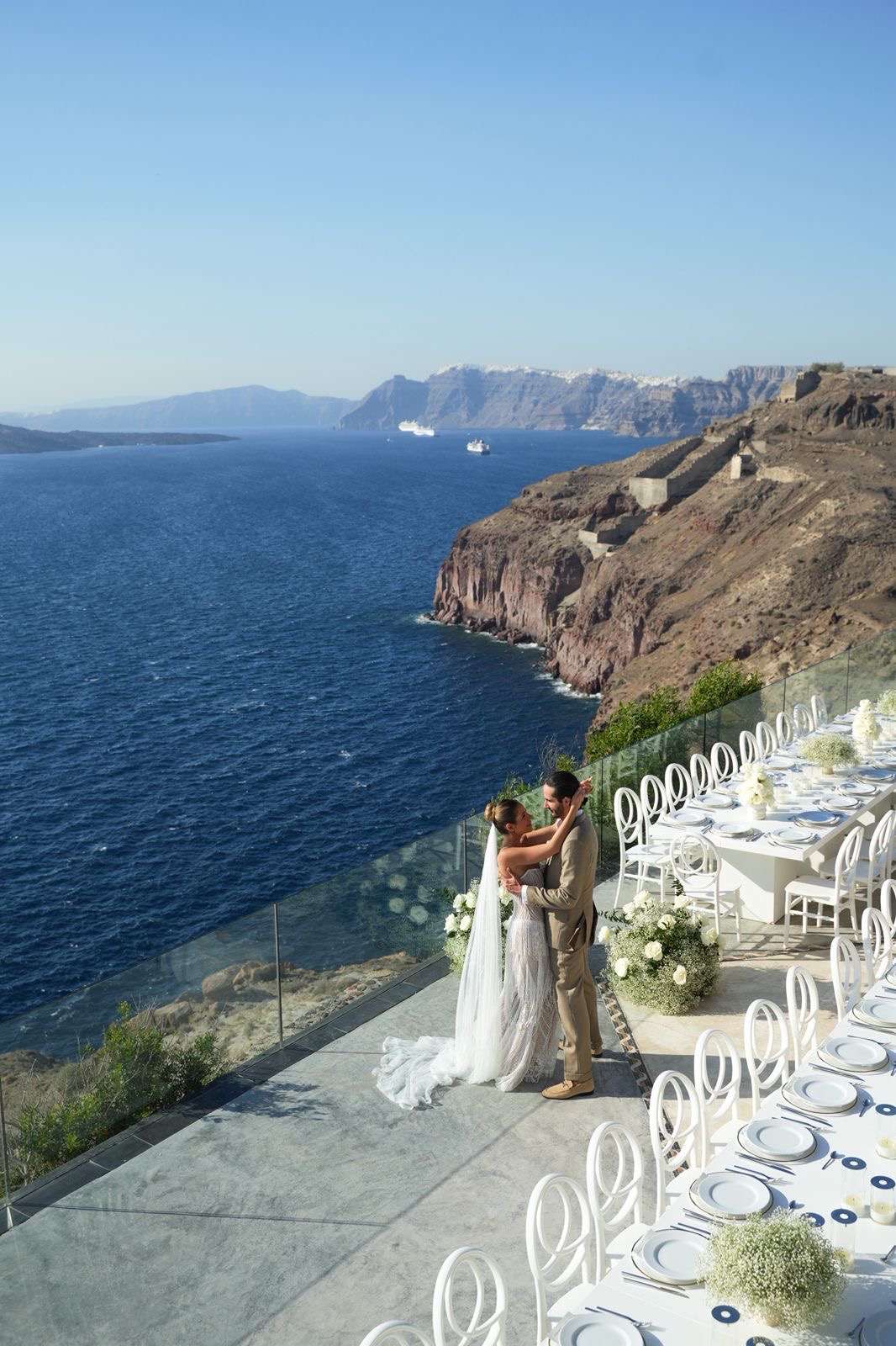 122210a6-c2f8-4787-ae3a-08f93ecf8565 Casamento de luxo em Santorini reúne convidados de 11 estados brasileiros e 5 países