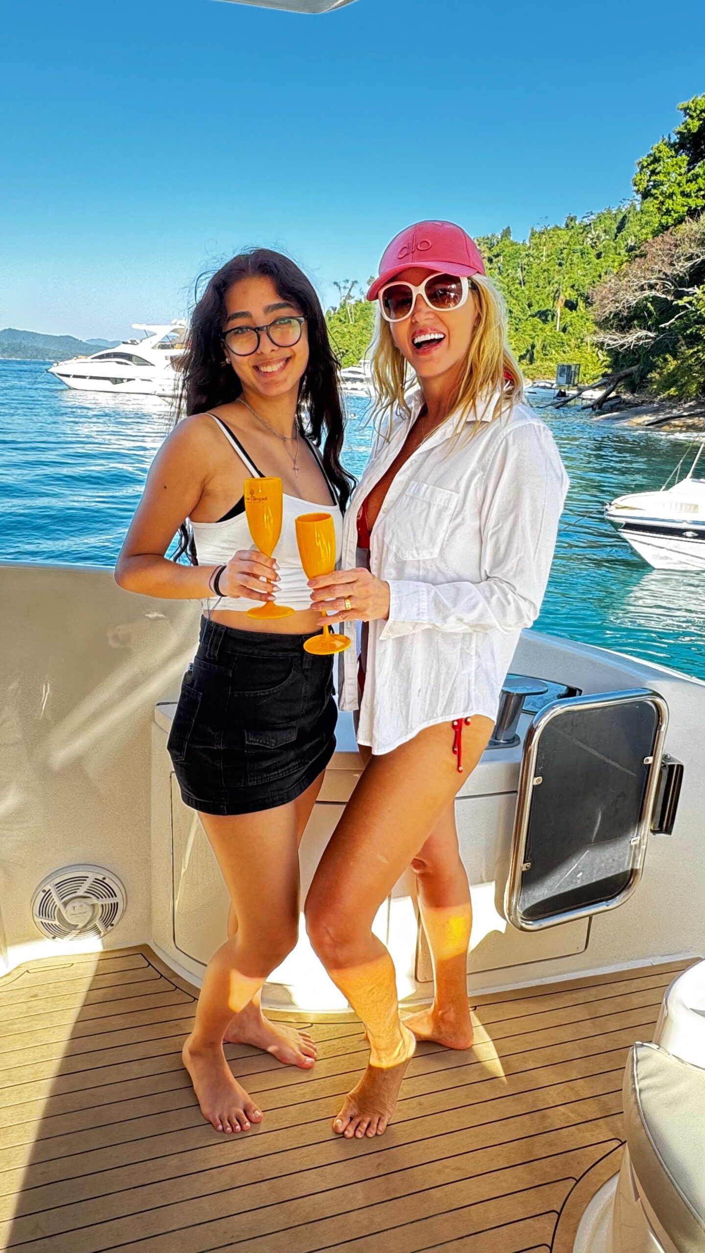 26eeec33-d9d9-481b-9619-c78d92c54cba-scaled “Angra dos Reis é o paraíso onde me reconecto com o amor e a paz”, declara Val Marchiori