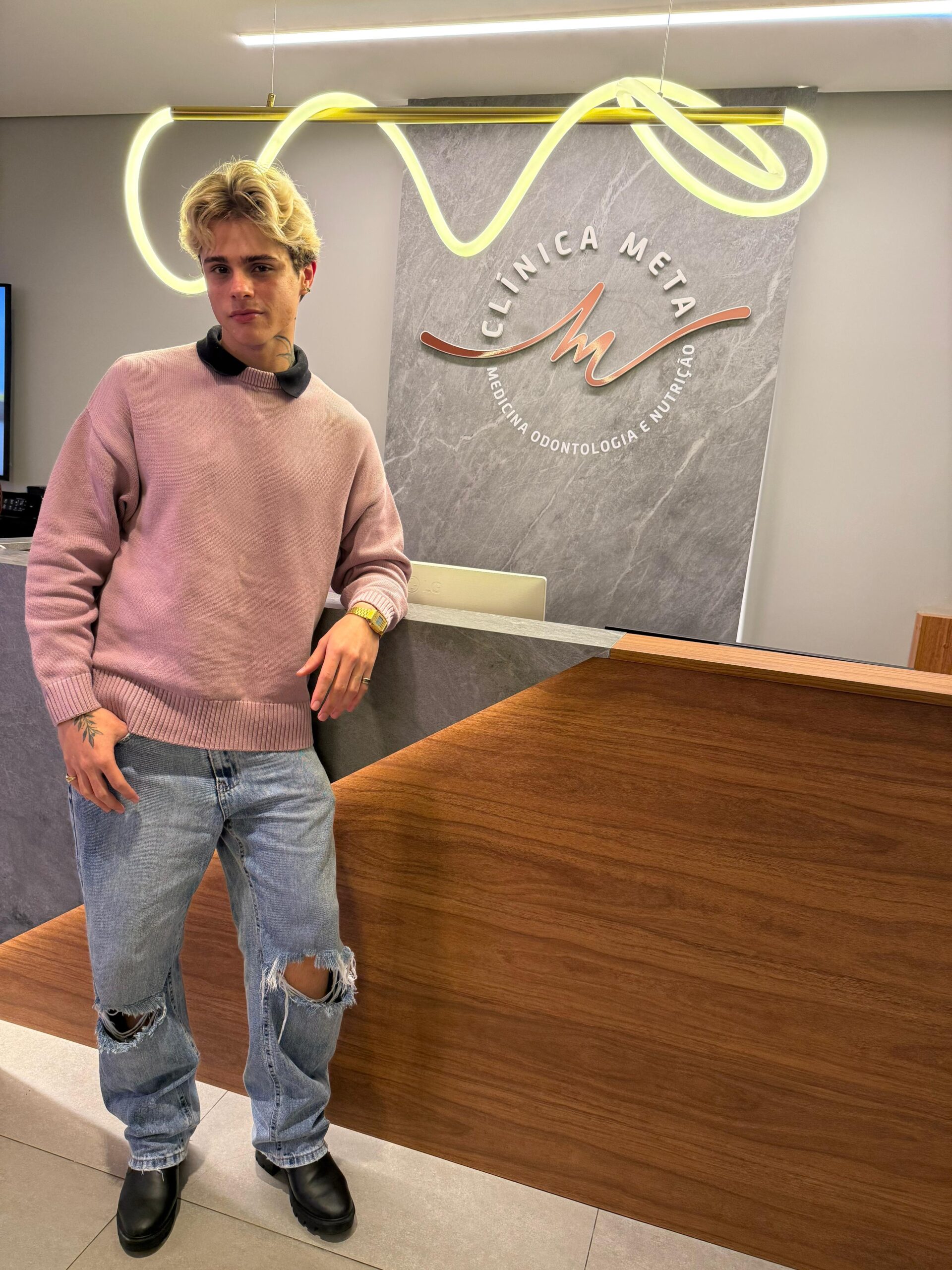 36c43fbb-d2f2-4c8e-8cc3-7c21d61f5e6a-scaled "A clínica que cuida de mim e de você", diz Pablo Furlan após 'Hollywood Peel' com Dra. Lafayette na Clínica Meta