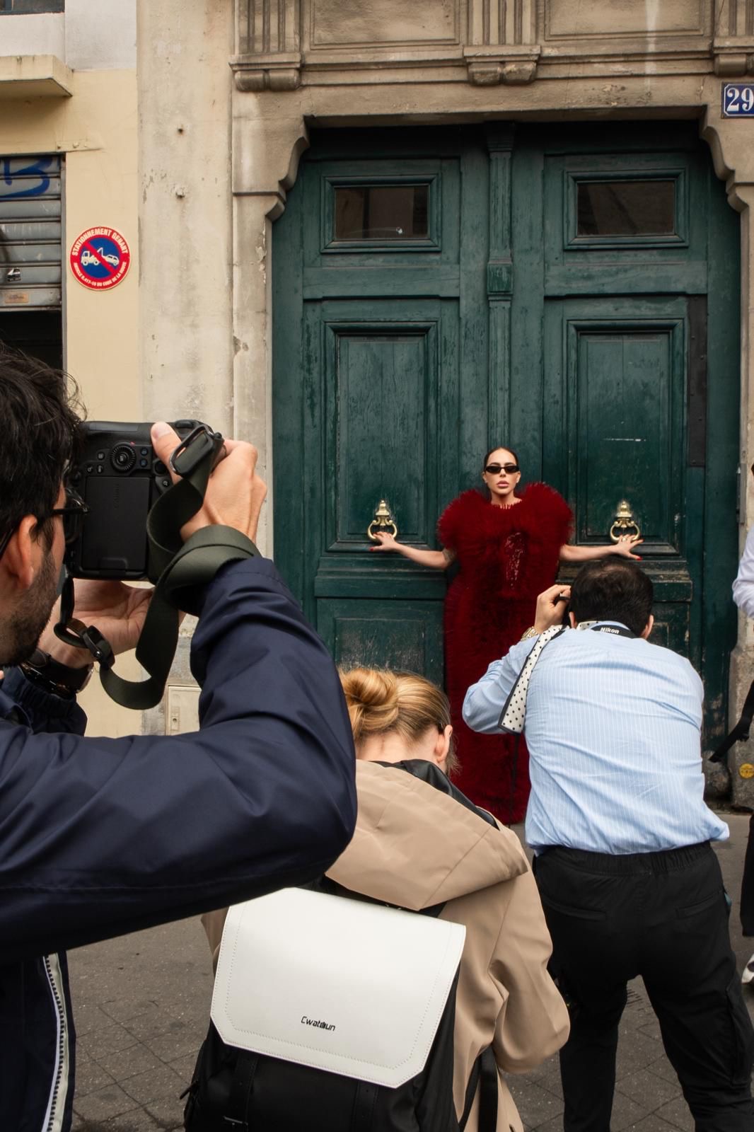 626c49b0-f0cd-4e5a-ae36-92c678fb0273 Juliana Herc prestigia a temporada de alta-costura em Paris vestida por Rahul Mishra