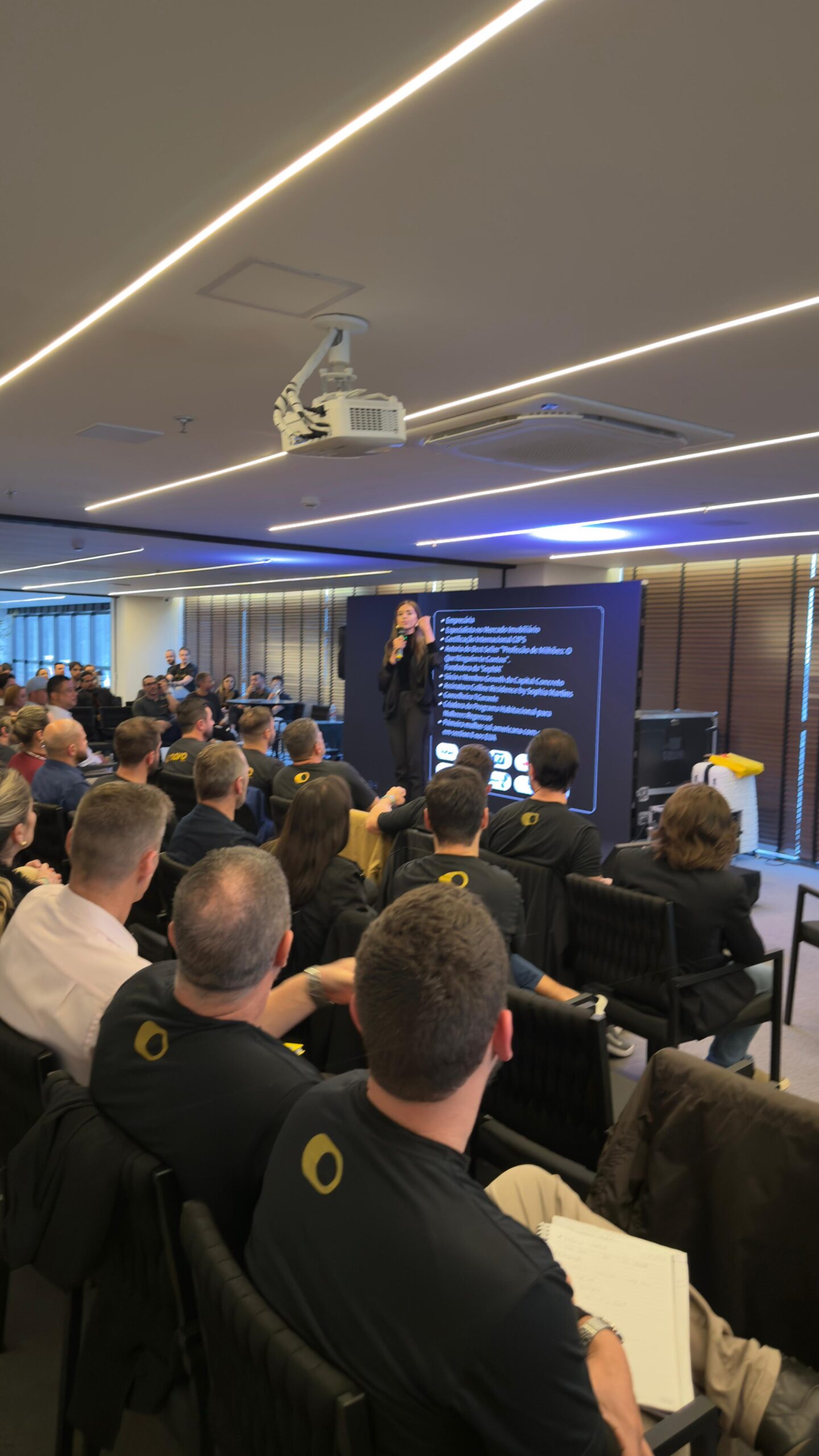 7f0d1912-43d6-4011-a6ad-e9b613aaa5fb-scaled Sophia Martins palestra para “O Novo Imobiliário” em Itapema ao lado de grandes nomes: Performance, qualificação e visão global em foco