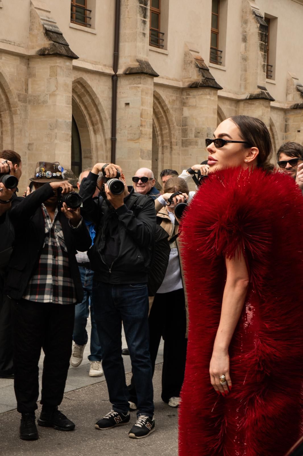 9f3a665b-52c9-47e9-9b24-cec59d175a18 Juliana Herc prestigia a temporada de alta-costura em Paris vestida por Rahul Mishra