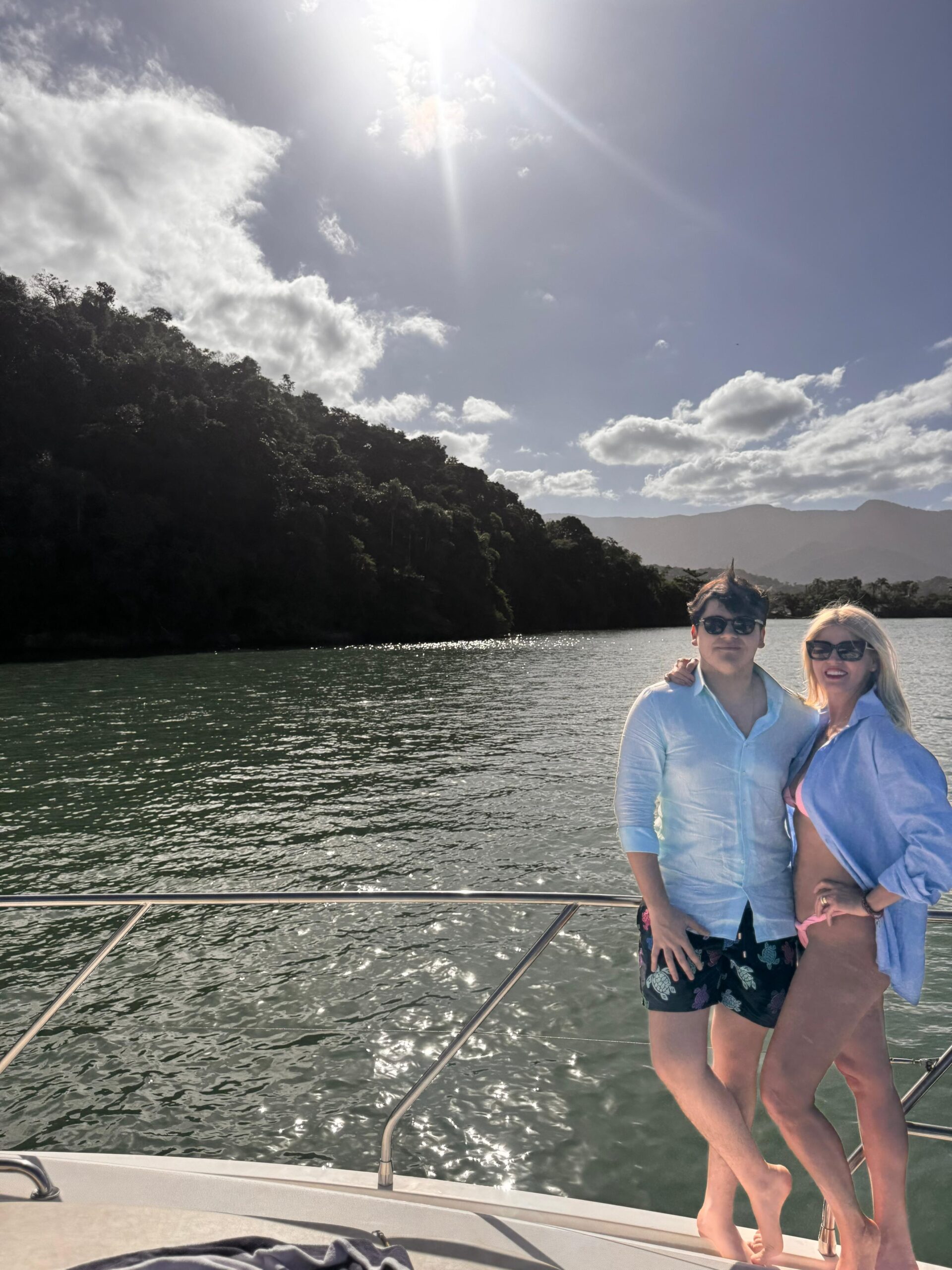 9fa60b78-fe72-4a81-ad5b-7e3e6ce93190-scaled “Angra dos Reis é o paraíso onde me reconecto com o amor e a paz”, declara Val Marchiori