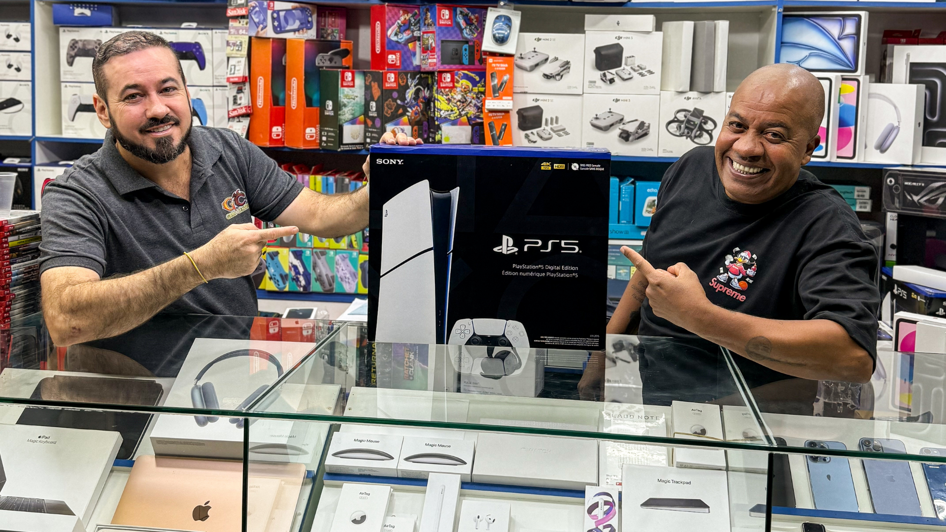 CAPA-MATERIAS-THE-DATE-NEWS-1920-x-1080-px-48-1 Toninho Tornado renova seus videogames na "Game Center Paulista" e dobra a diversão