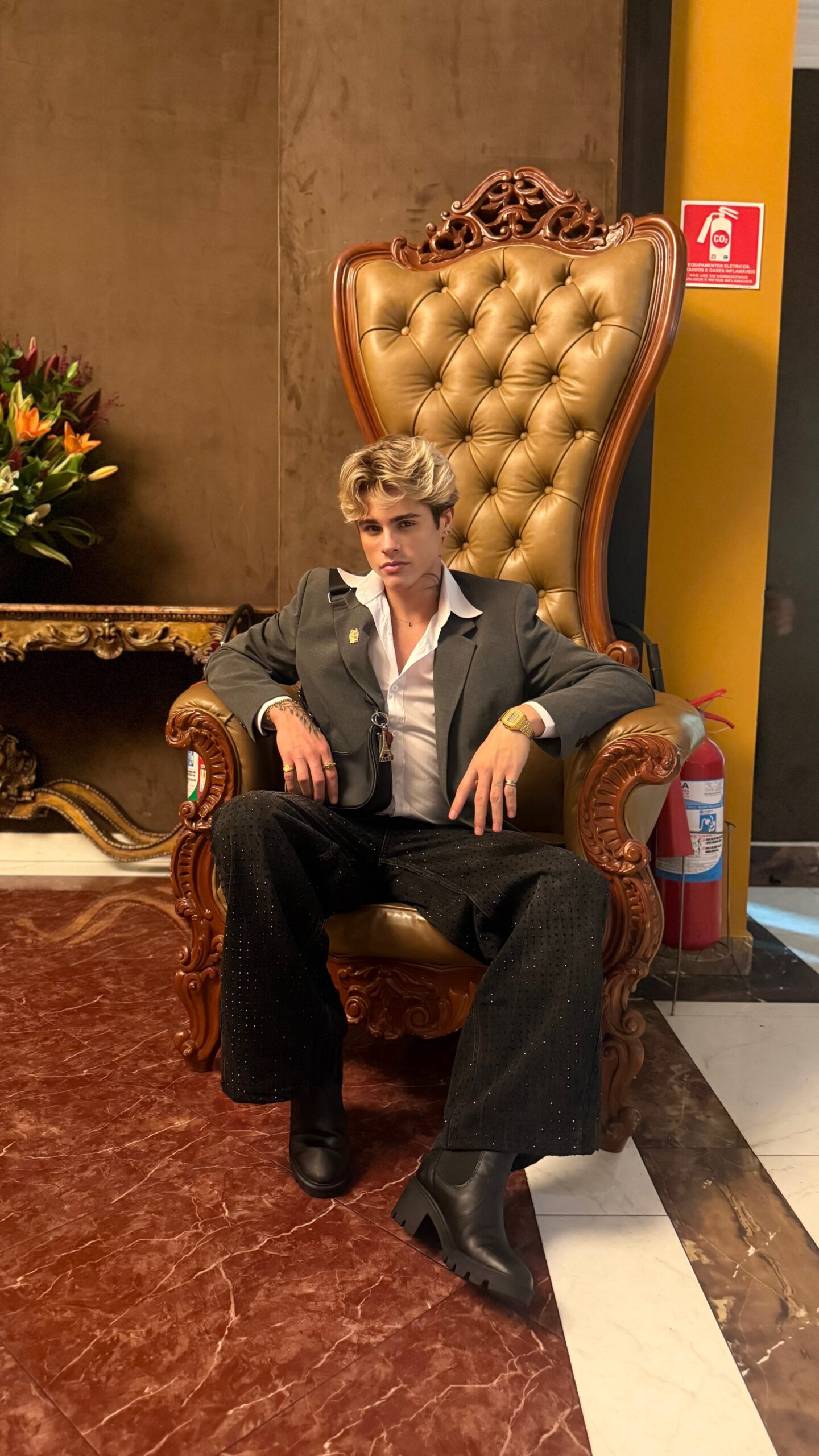 IMG_5354-scaled “Meu estilo é luxo com identidade. Uso brilho porque sei onde quero chegar”, diz Pablo Furlan sobre look parisiense