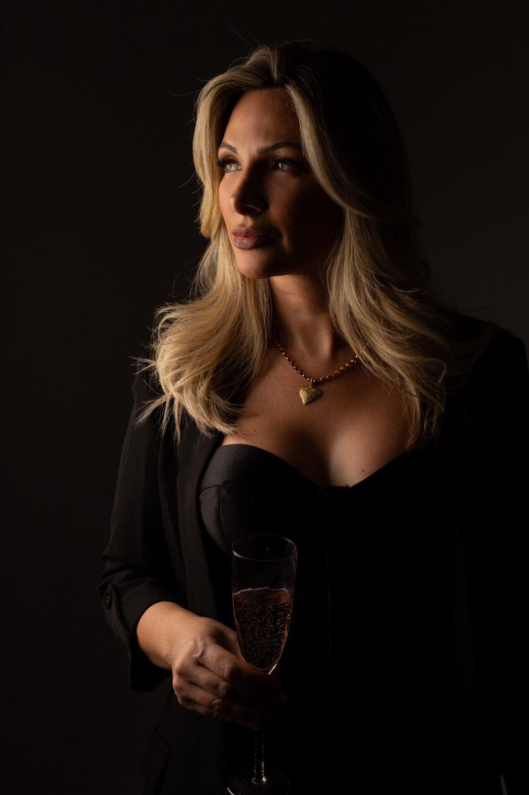 WhatsApp-Image-2025-07-22-at-10.27.09 Dos números ao luxo: Estheliane Lacerda conquista espaço no mercado imobiliário paulista