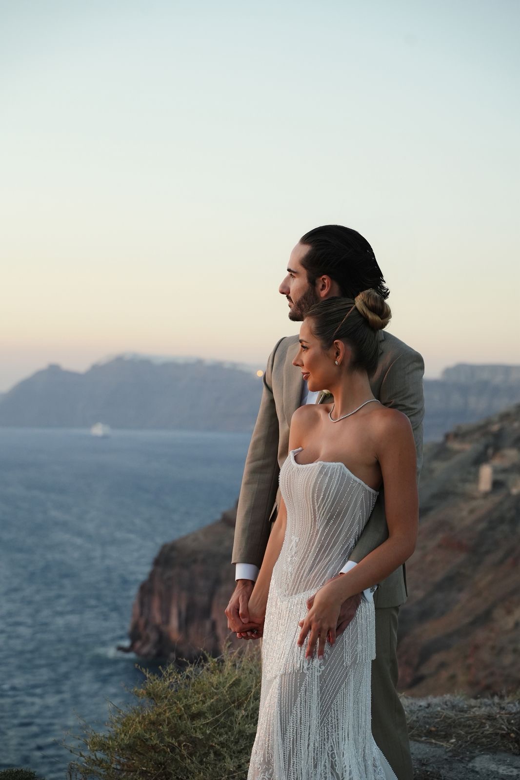 b5a4e788-3f67-451d-b91c-e681357d03cd Casamento de luxo em Santorini reúne convidados de 11 estados brasileiros e 5 países