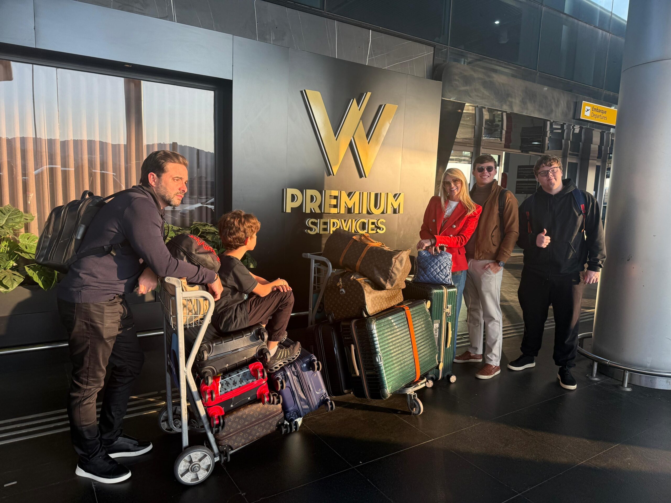 bafbf6bc-8b34-4c14-b2e1-84a2642ba546-scaled “Não é sobre o lugar, é sobre quem vai com a gente”, diz Val Marchiori sobre viagem em família