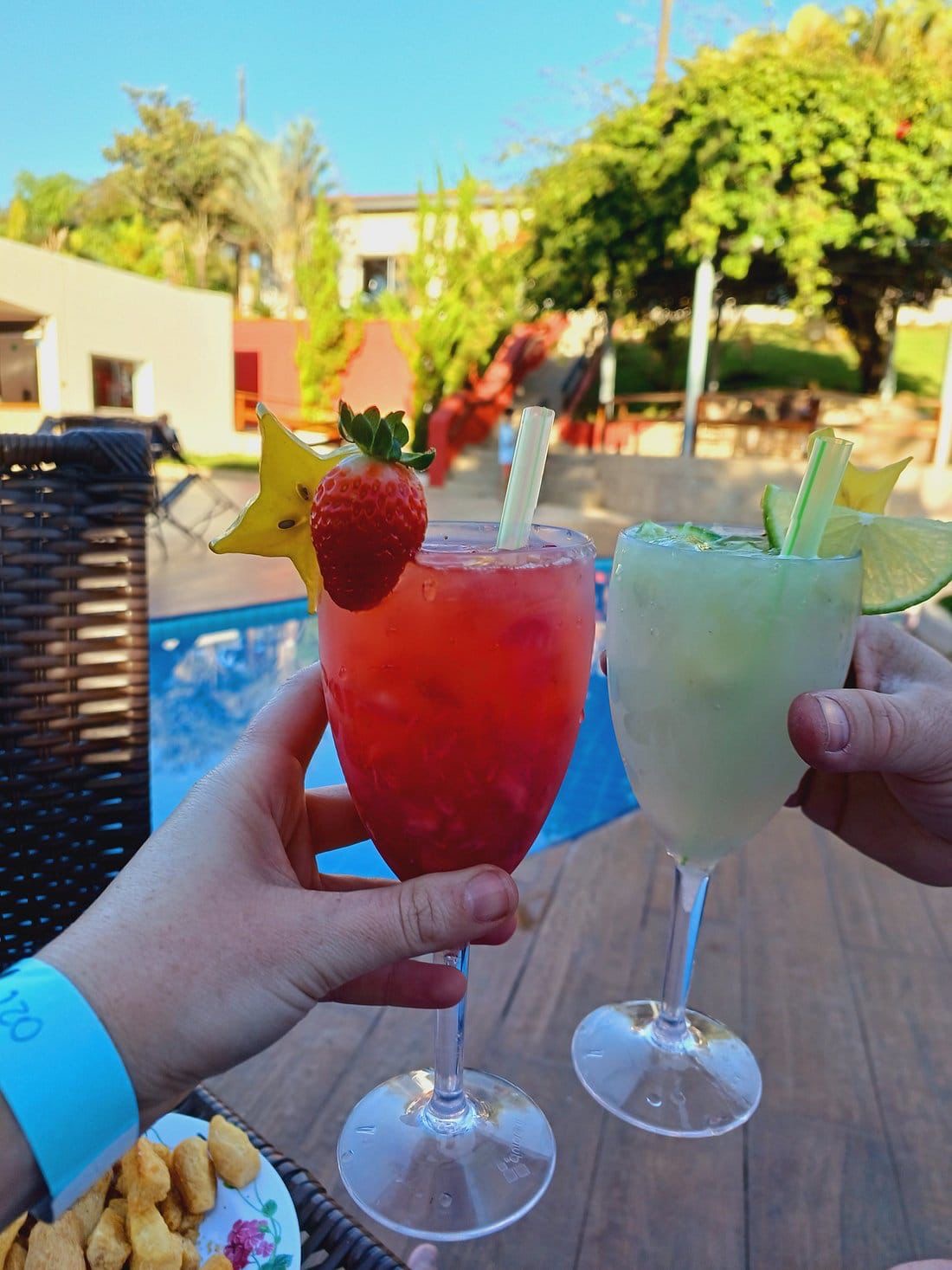 bc57e0bf-b5ab-4e75-bc90-46159757fc1c Artistas Thiago Rocha, Sebah Vieira e Janaina do Mar curtem férias no Guarany Eco Resort em Monte Sião, Minas Gerais