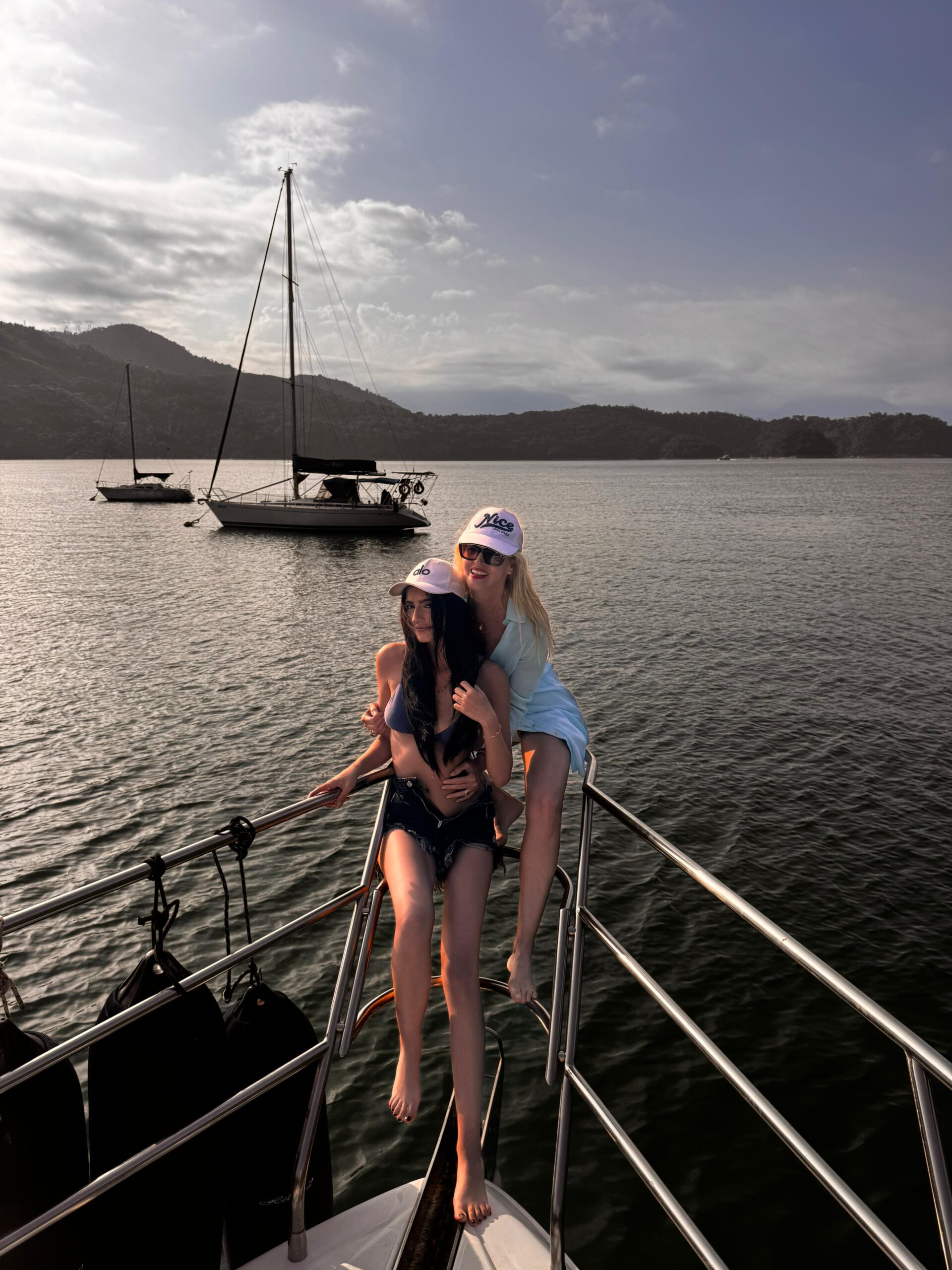 de2753f7-a288-47c0-945d-001b419be088-scaled “Angra dos Reis é o paraíso onde me reconecto com o amor e a paz”, declara Val Marchiori