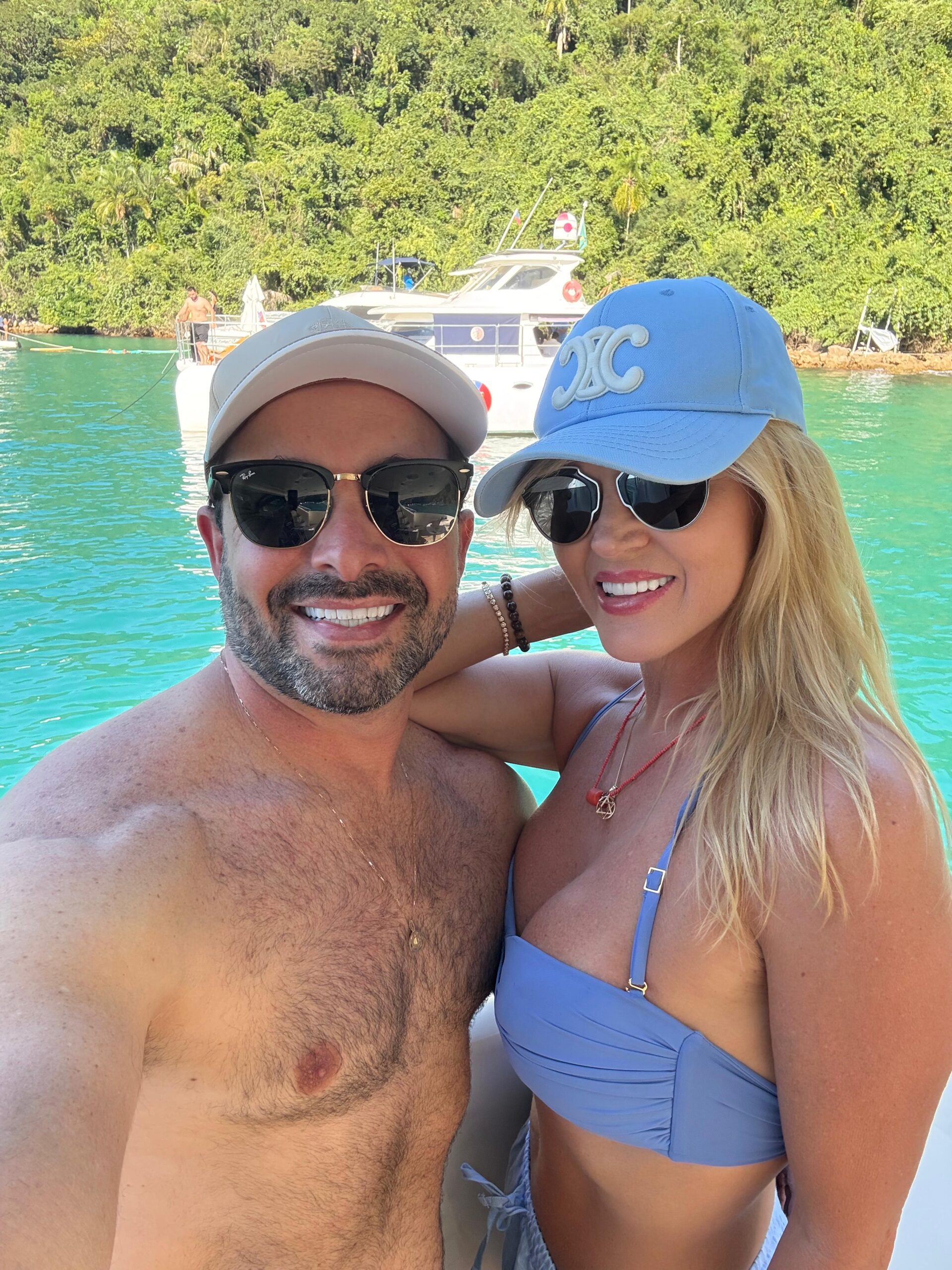 fc3670a9-cb9f-44a1-80e6-62291e25498c-scaled “Angra dos Reis é o paraíso onde me reconecto com o amor e a paz”, declara Val Marchiori