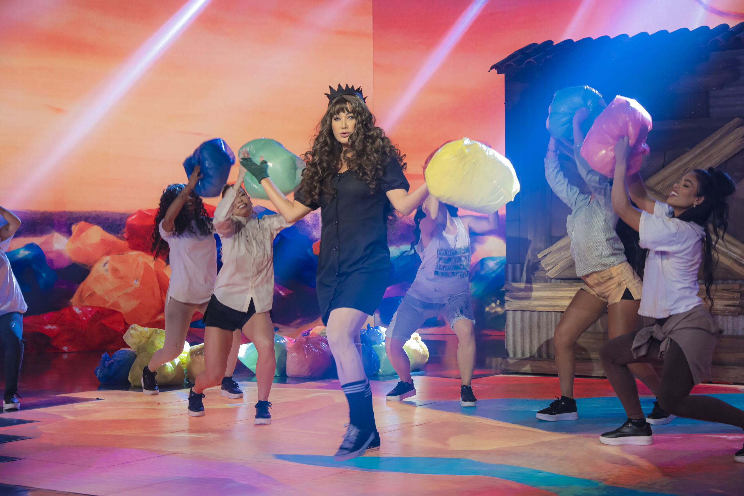 120825_Programa-Silvio-Santos-com-Patricia-Abravanel_PGM-896_Fotos_Gabriel_Cardoso_SBT-9722-scaled Reencontro histórico: Ex-participantes da “Casa dos Artistas” agitam o “Qual é A Música” no "Programa Silvio Santos"