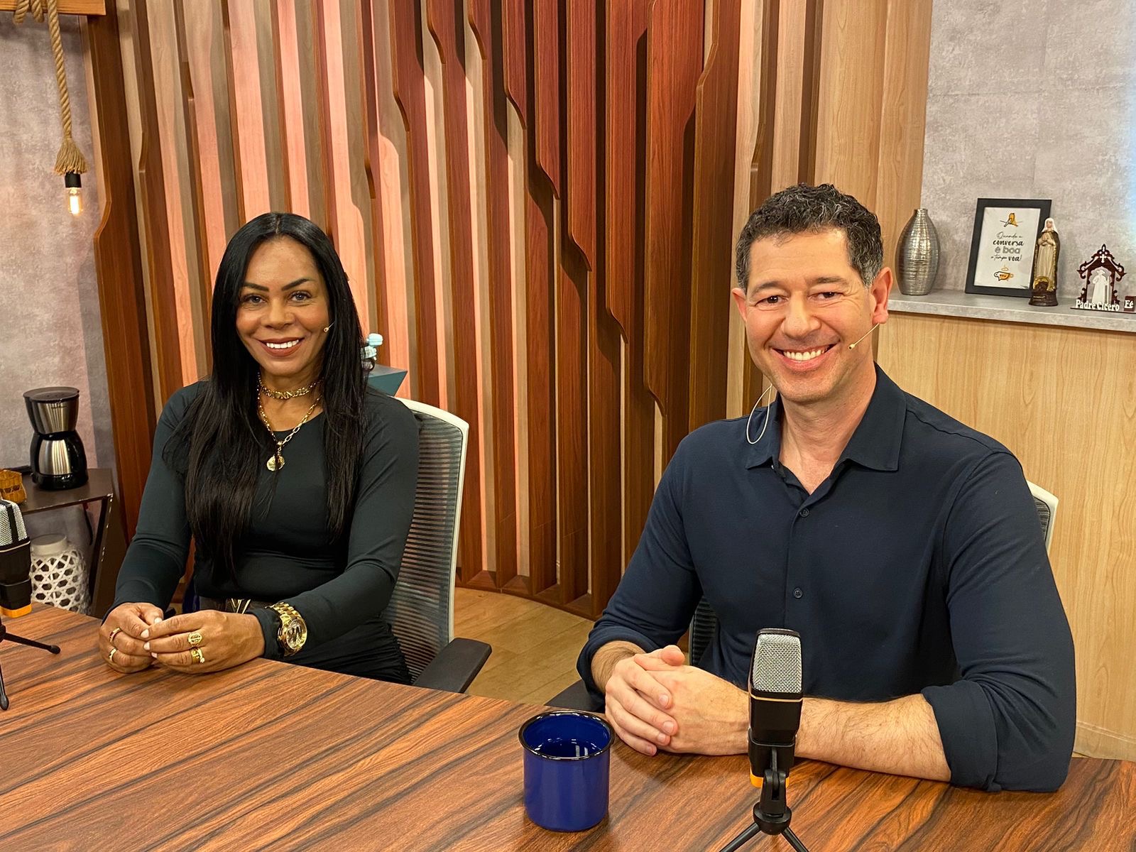 2a5807bc-017f-4ceb-b79b-7b9ab1dbaf63 "A internet hoje não é mais terra sem lei", afirma Dra. Nádia Ribeiro no "Programa Bendita Hora"