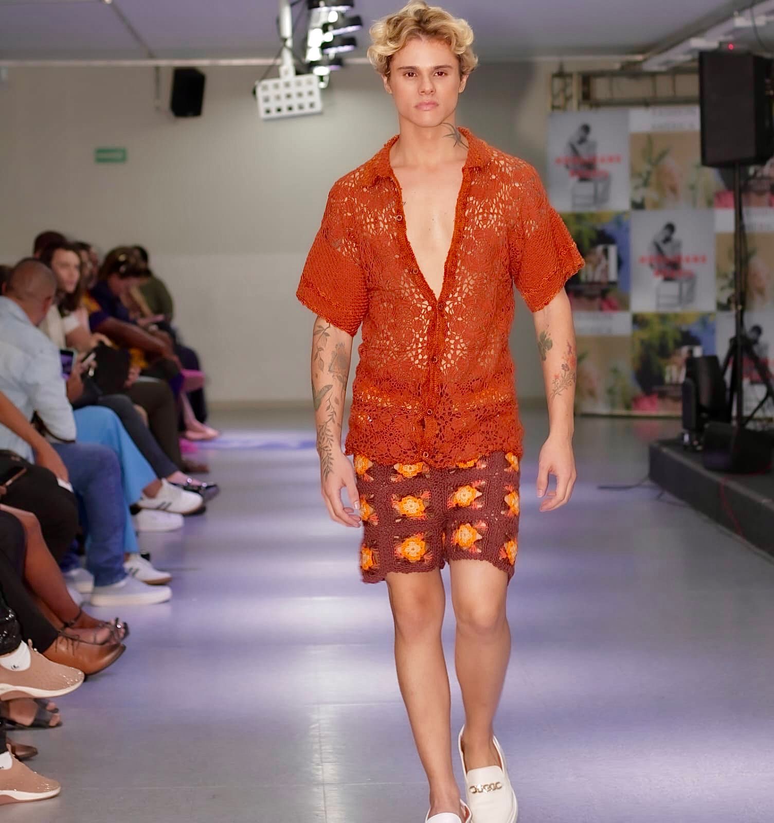 73ac27a9-7ef9-4745-b183-b0fc59366a0e Pablo Furlan estreia nas passarelas do 'Fashion América' e conquista olhares com carisma e estilo