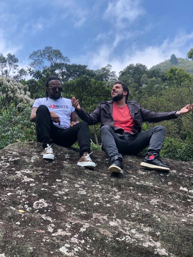 7be597e1-ed23-48f7-82ce-f21b372d0ddf Parceiros de longa data na música, Fred Camacho e Xande de Pilares se unem na disputa do Salgueiro para o carnaval 2026