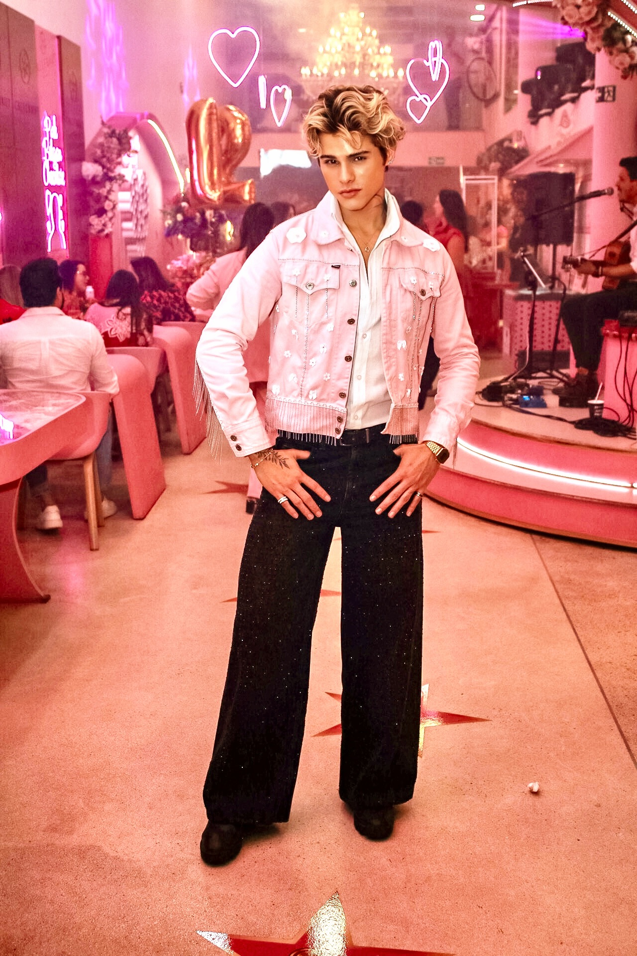 IMG_7480 “Eu e minha mãe customizamos minhas peças para mostrar minha personalidade”, afirma Pablo Furlan na festa de 12 anos da Pikurruchas