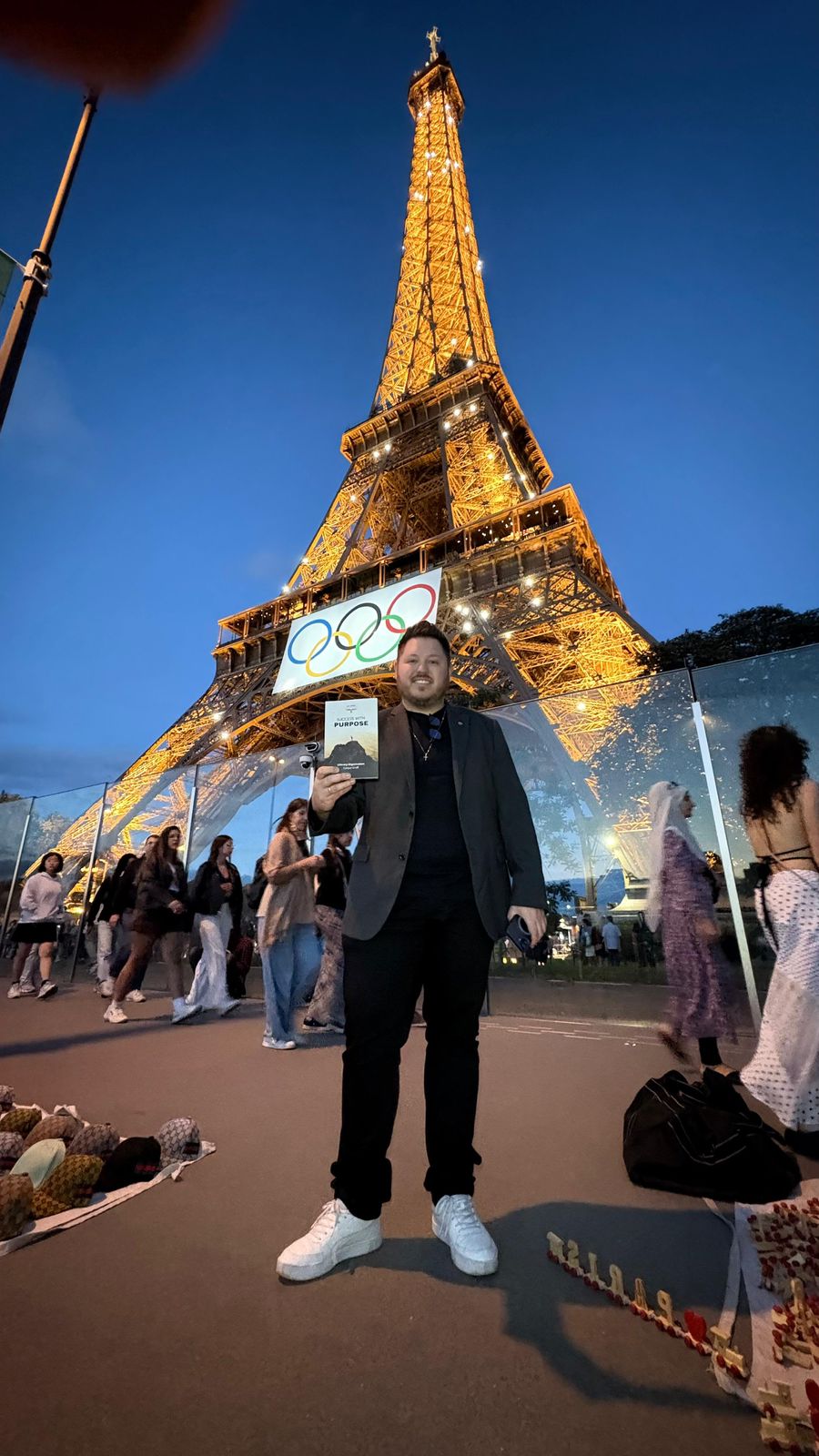WhatsApp-Image-2025-08-01-at-15.52.46-2 Lançamento internacional do livro “Sucesso com Propósito” reúne elite global em Paris e celebra nova era da liderança com impacto social