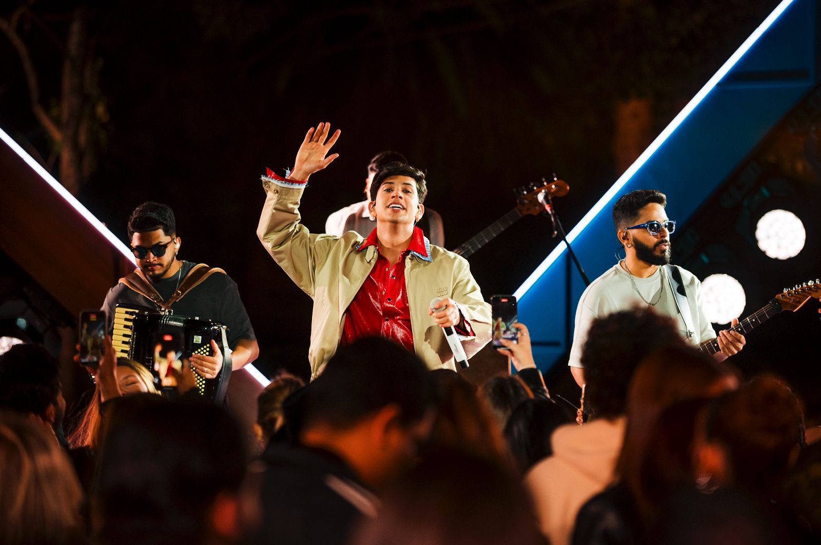 474e7c33-9e9d-4bf5-82bf-8c56f0767fb2 Léo Foguete grava audiovisual "Mais de Mim" em noite intimista no Ibirapuera