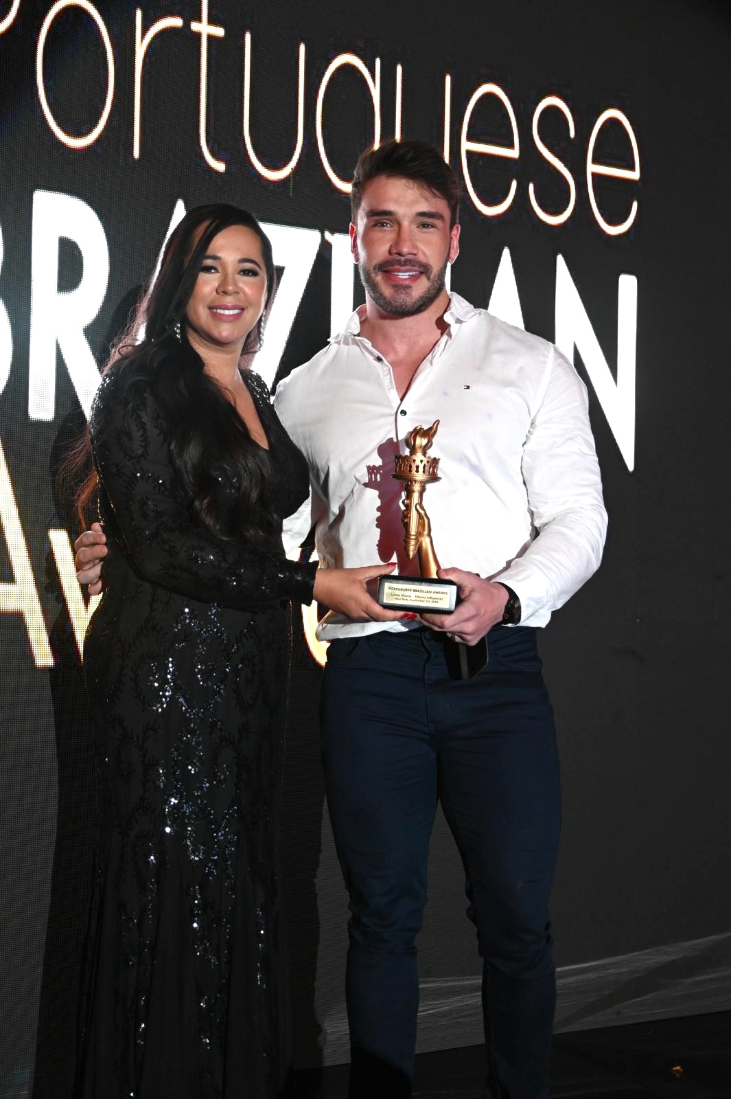 Marcilia-Luzbet-e-Lucas-Viana-Foto-Denny-Silva-1 Simone Sampaio ao lado da filha Mahryan e outros famosos brilham em Nova York na 11ª edição dos Portuguese Brazilian Awards