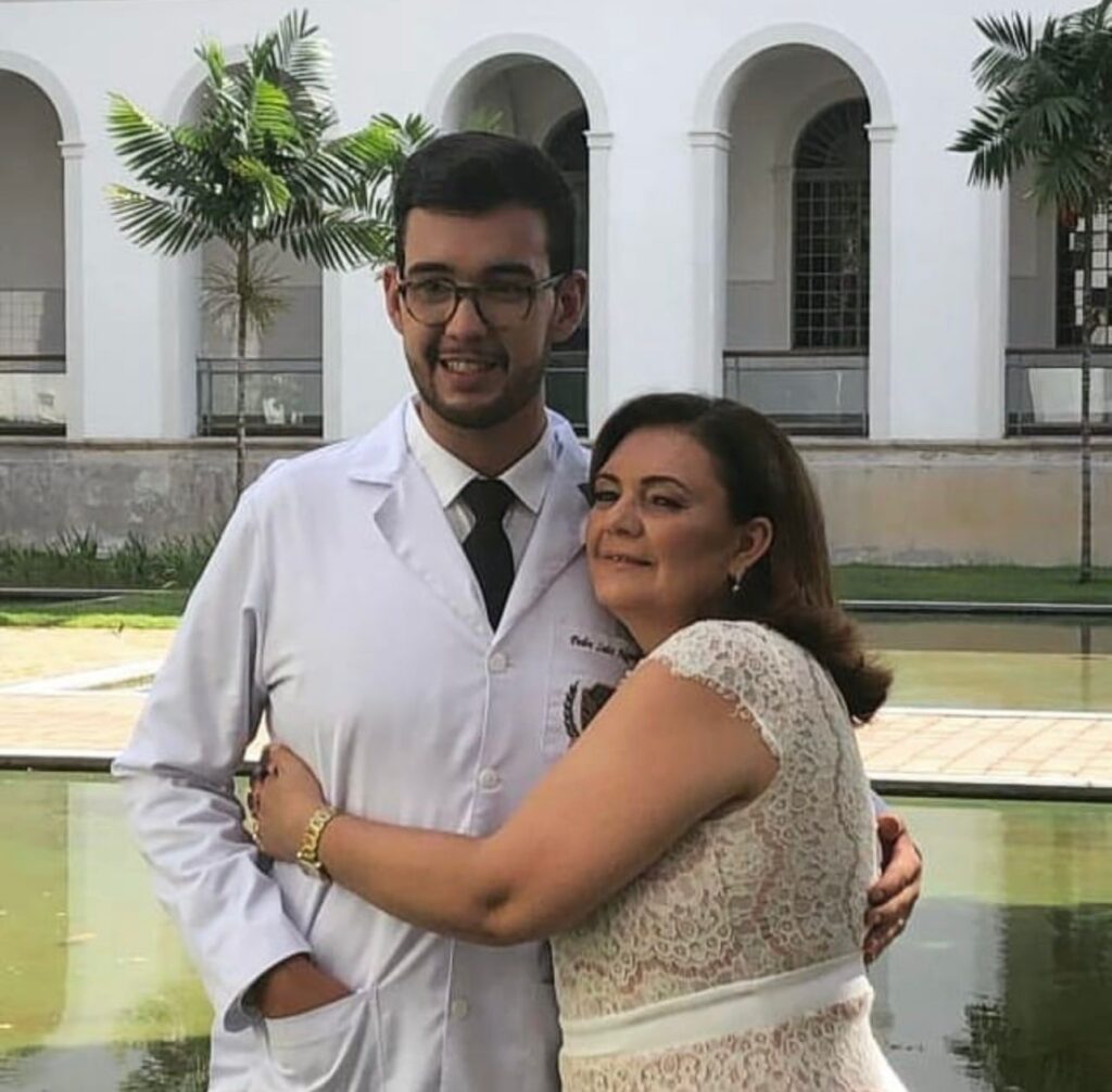WhatsApp-Image-2025-09-08-at-17.54.38-1-1024x1006 Médico Pedro Nogueira se destaca pela magnífica formação e atendimento humanizado no interior de Pernambuco