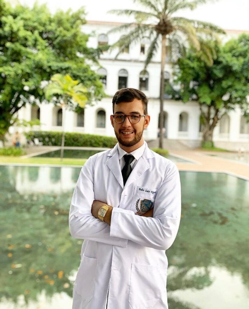 WhatsApp-Image-2025-09-08-at-17.54.38-827x1024 Médico Pedro Nogueira se destaca pela magnífica formação e atendimento humanizado no interior de Pernambuco